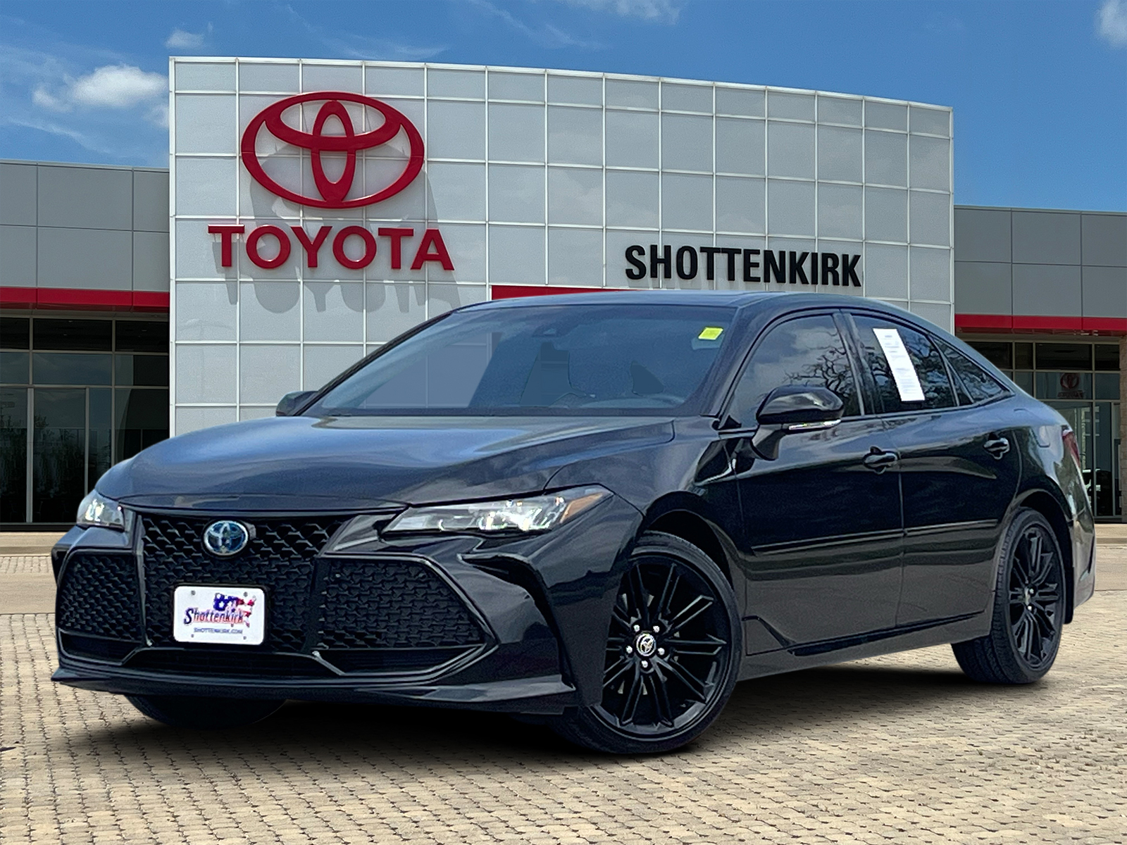 2022 Toyota Avalon Hybrid XSE 1