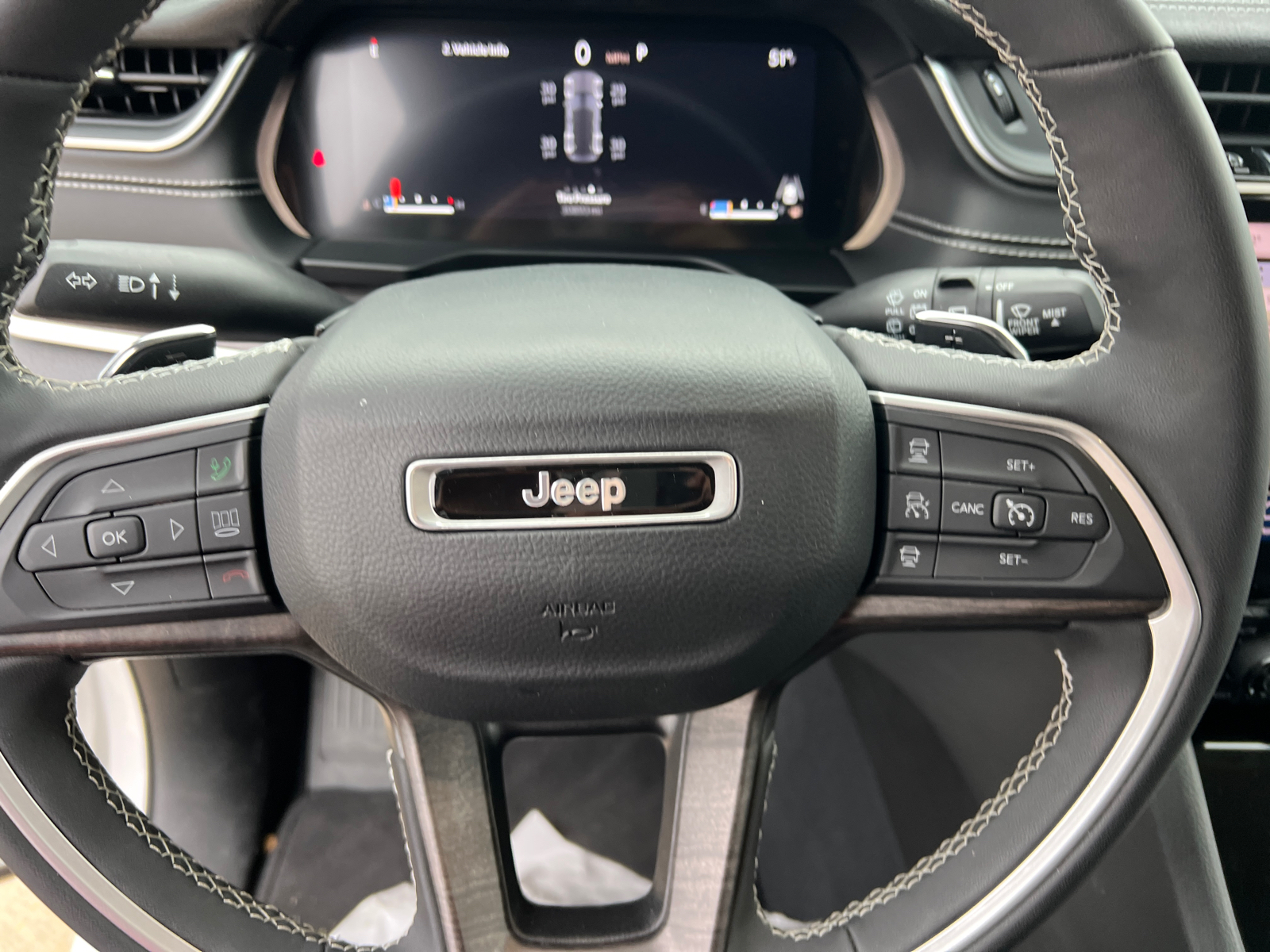 2023 Jeep Grand Cherokee Limited 28