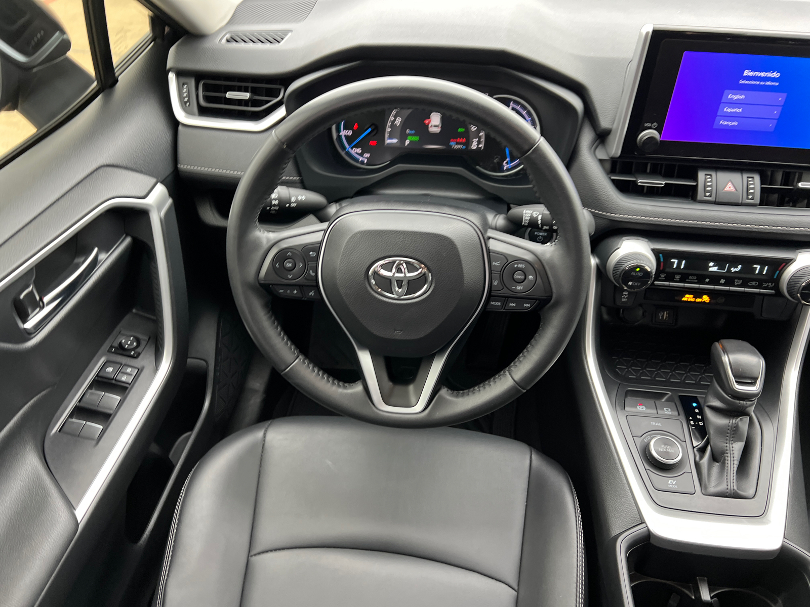 2023 Toyota RAV4 Hybrid XLE Premium 17