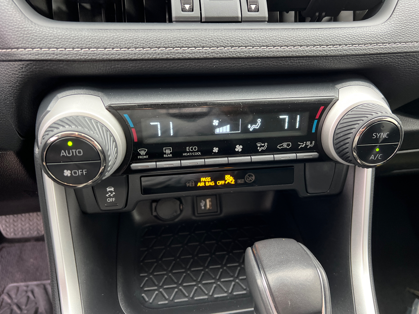 2023 Toyota RAV4 Hybrid XLE Premium 27