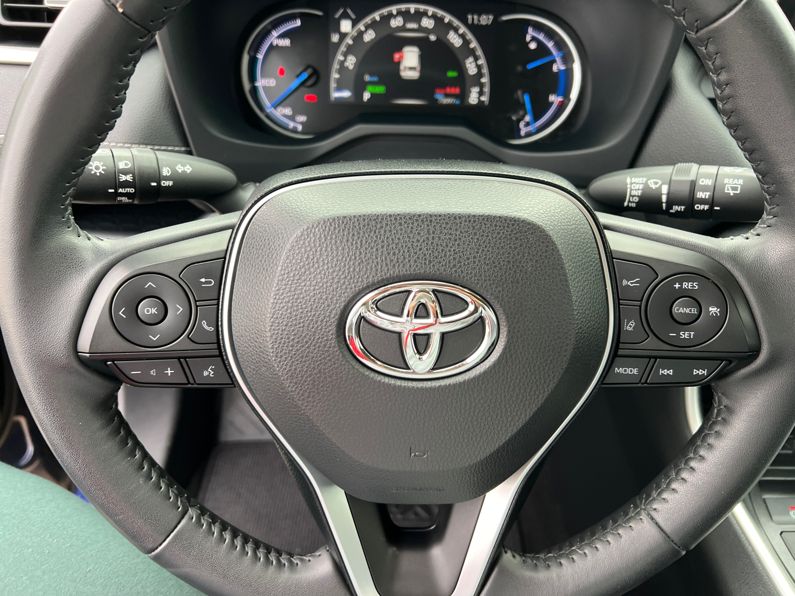 2023 Toyota RAV4 Hybrid XLE Premium 31