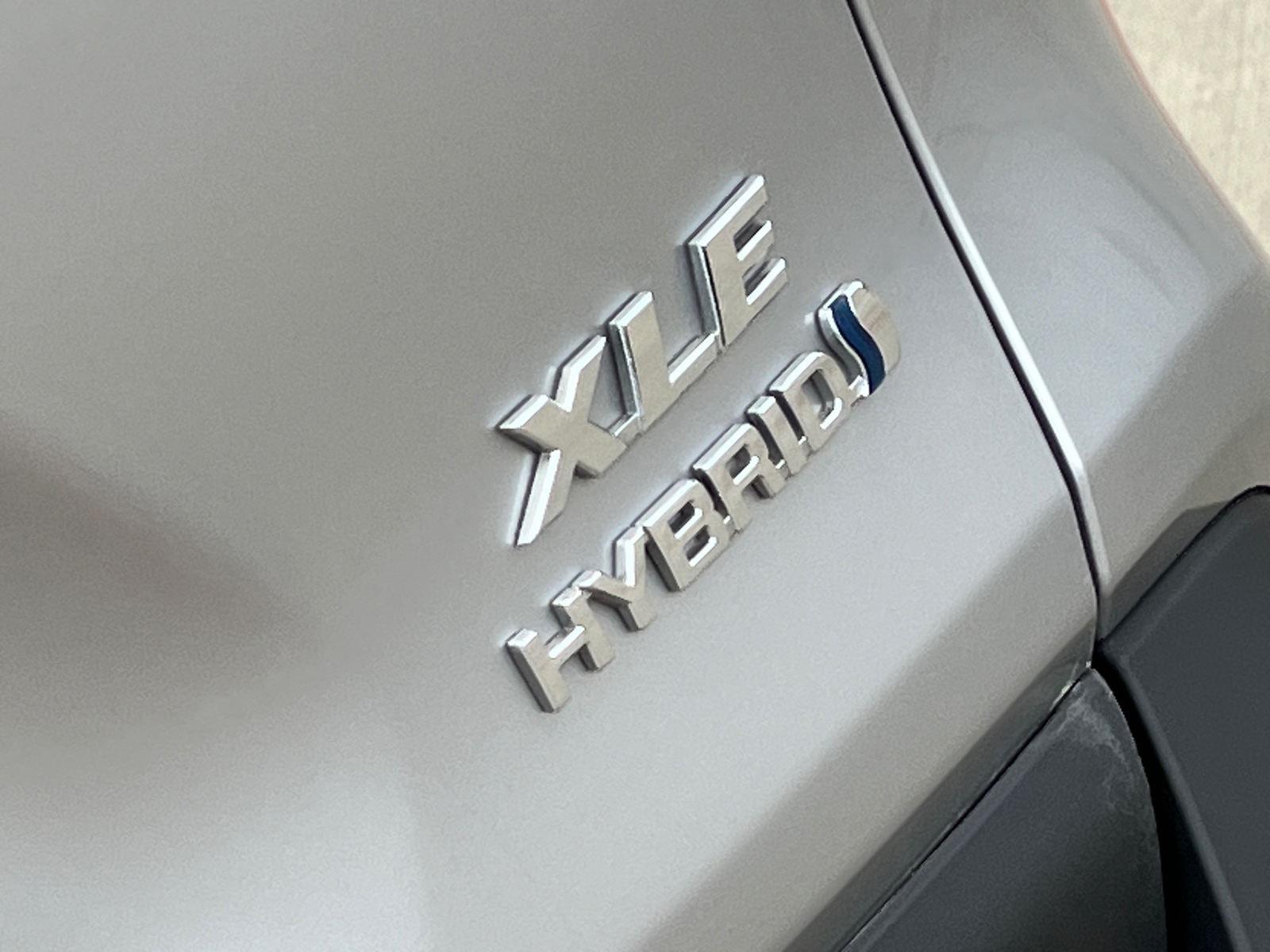 2023 Toyota RAV4 Hybrid XLE 10