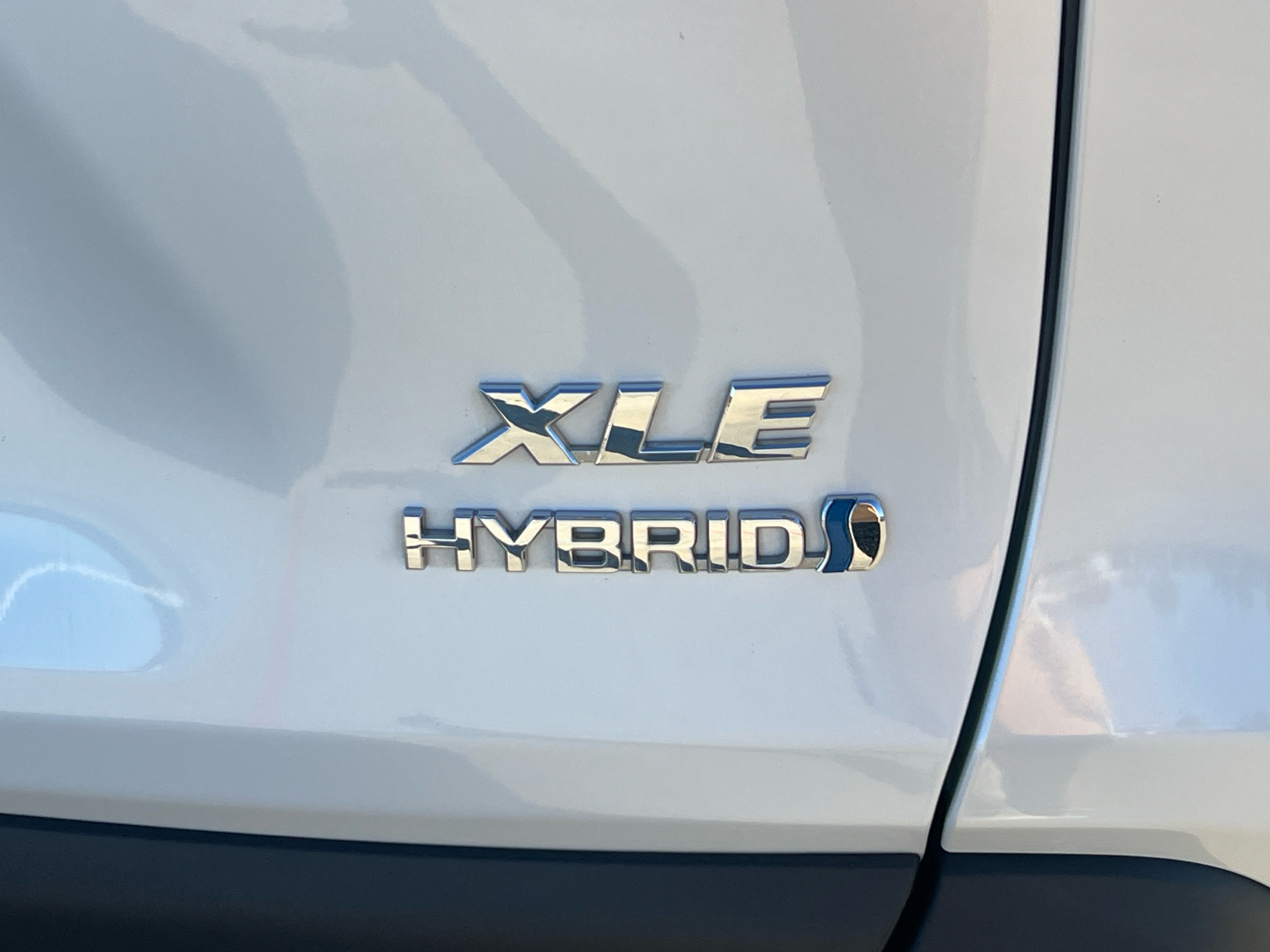 2023 Toyota RAV4 Hybrid XLE Premium 7