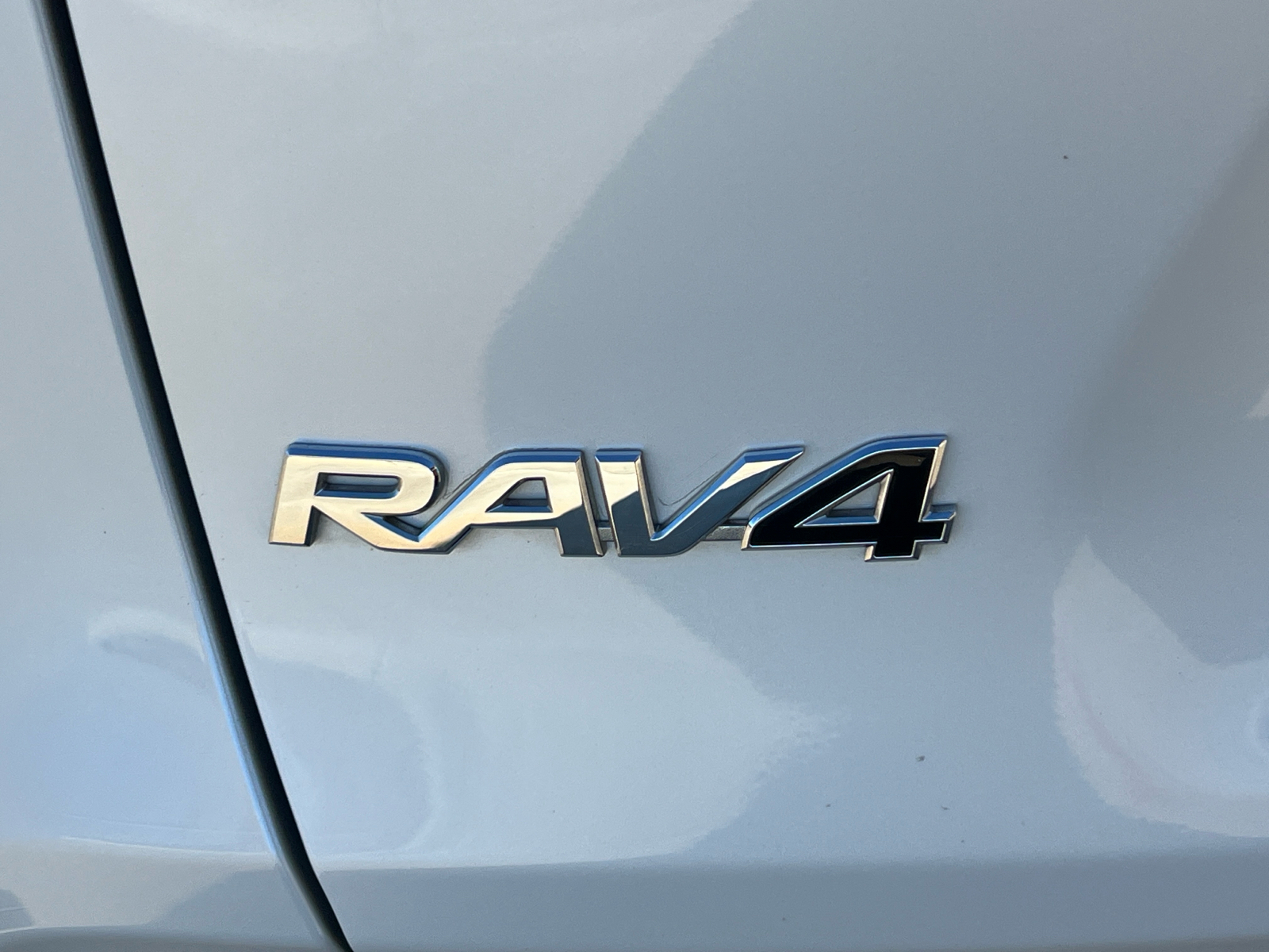 2023 Toyota RAV4 Hybrid XLE Premium 8