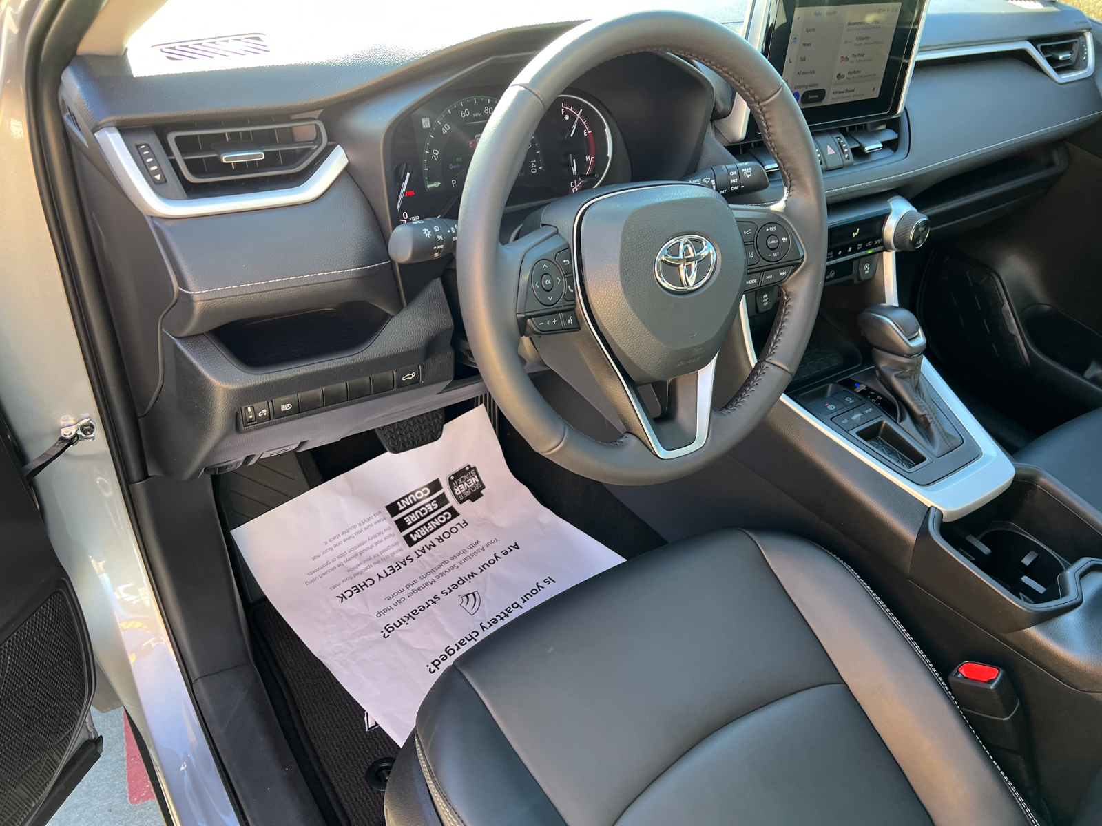 2023 Toyota RAV4 XLE Premium 19