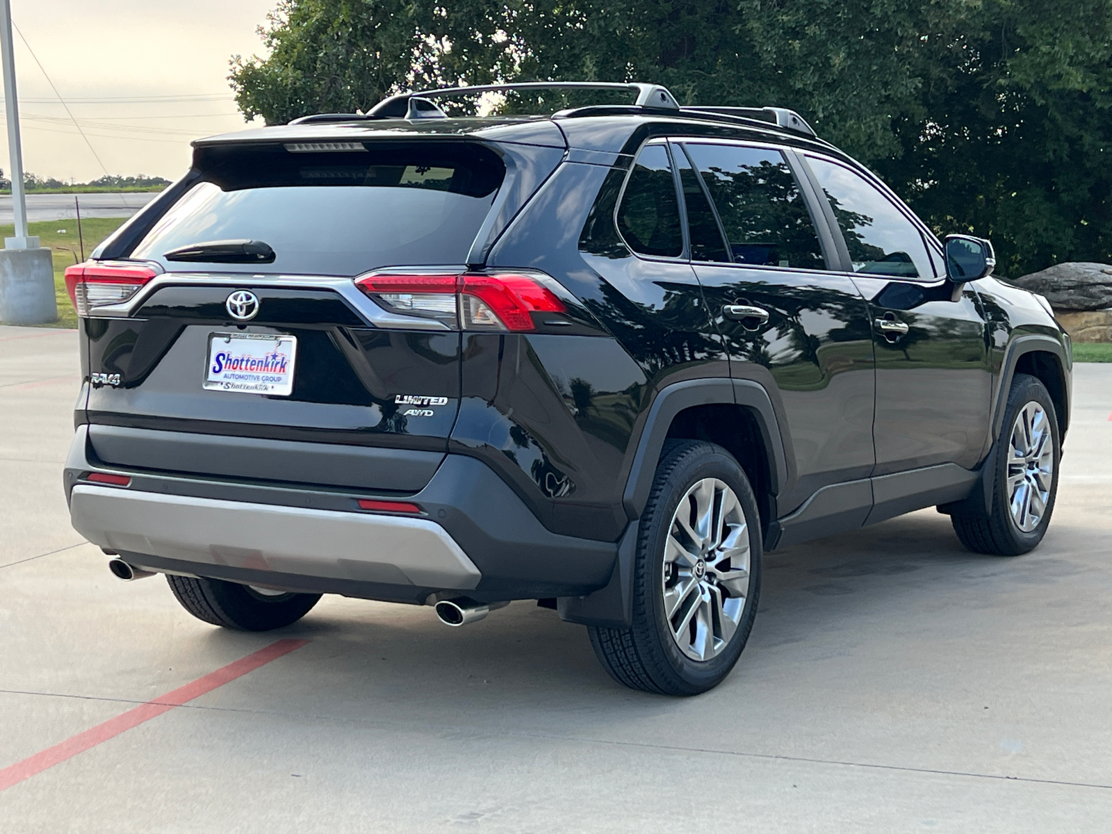 2023 Toyota RAV4 Limited 4