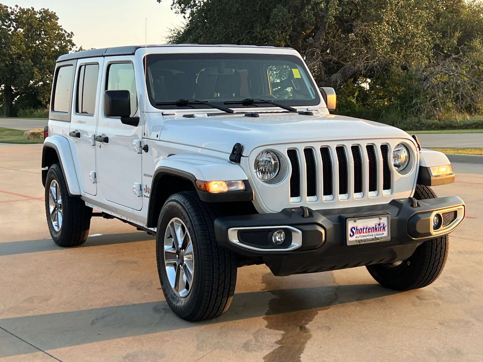 2023 Jeep Wrangler Sahara 3