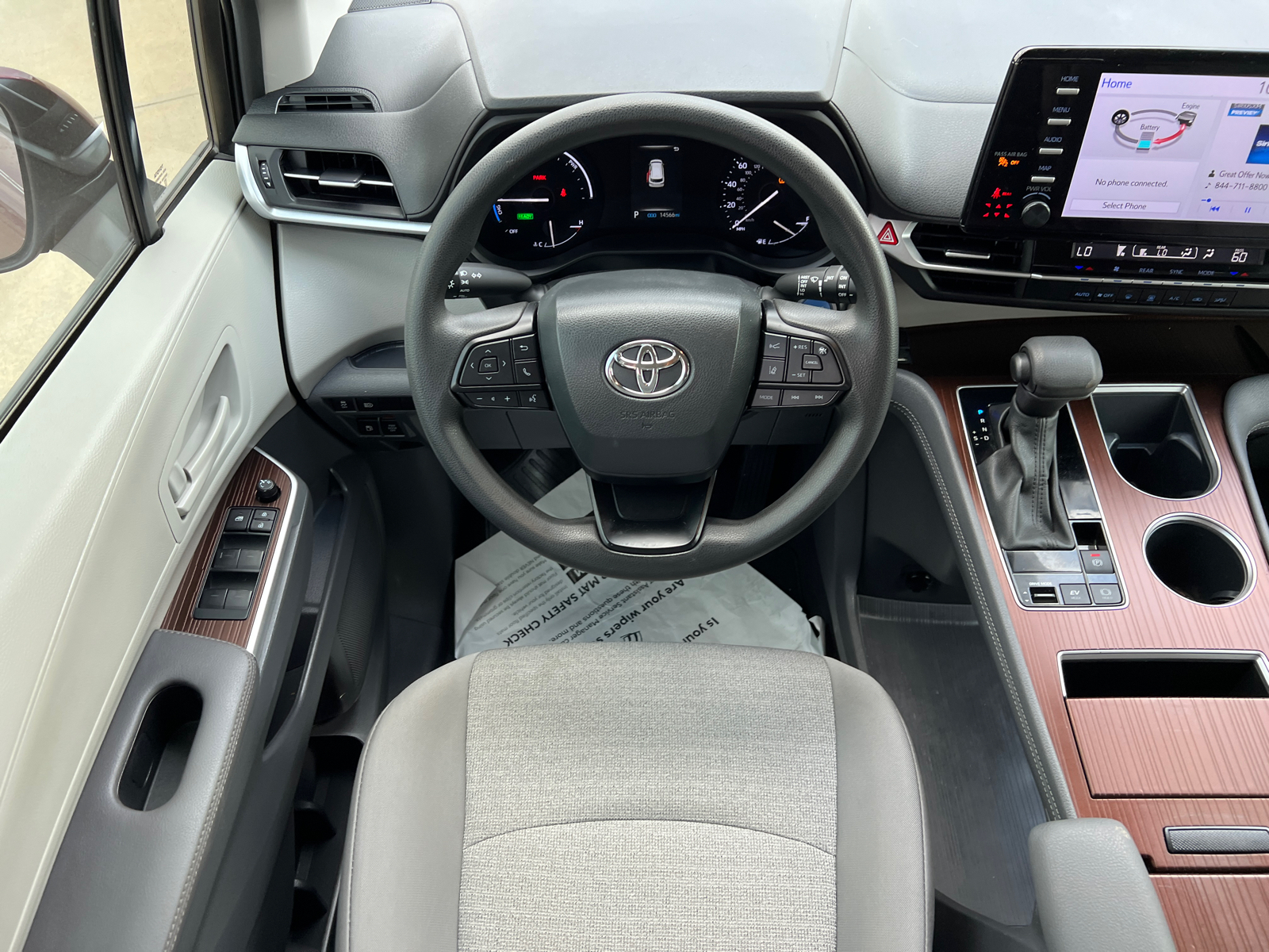 2024 Toyota Sienna LE 18