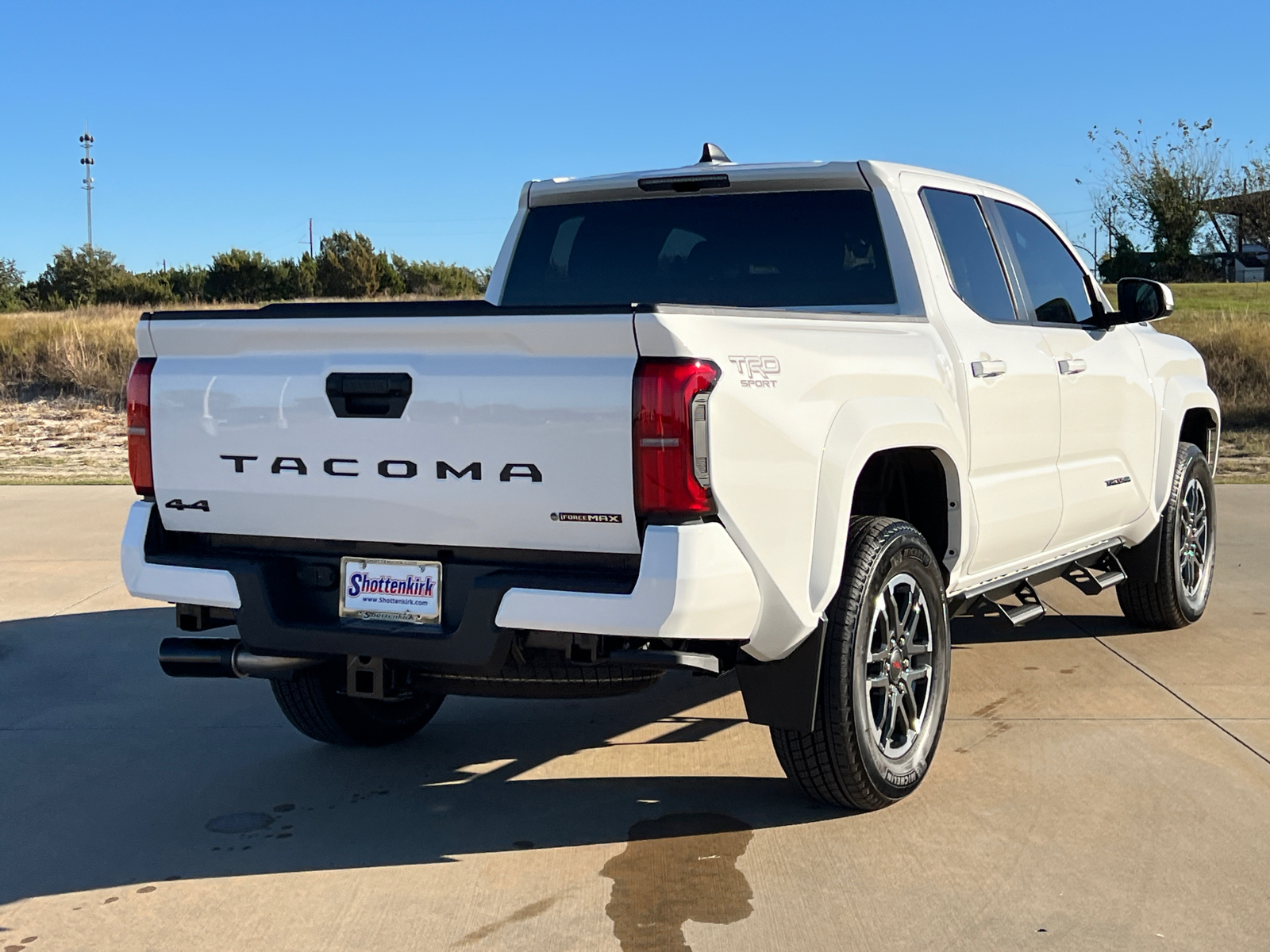 2024 Toyota Tacoma Hybrid TRD Sport 6