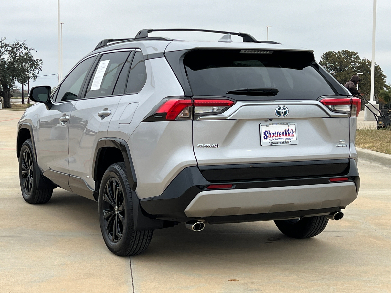 2024 Toyota RAV4 Hybrid SE 4