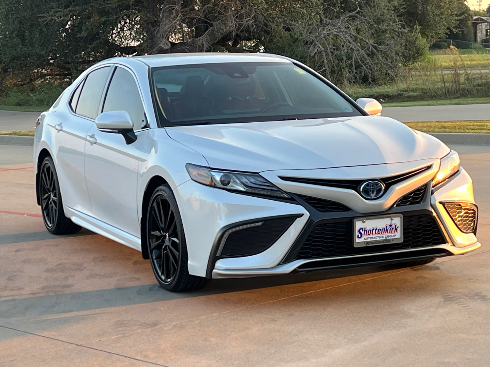 2024 Toyota Camry Hybrid XSE 3