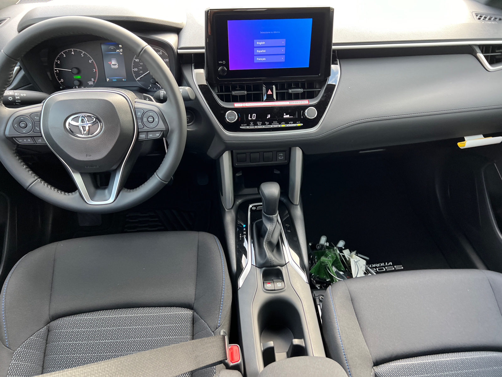 2024 Toyota Corolla Cross Hybrid SE 14