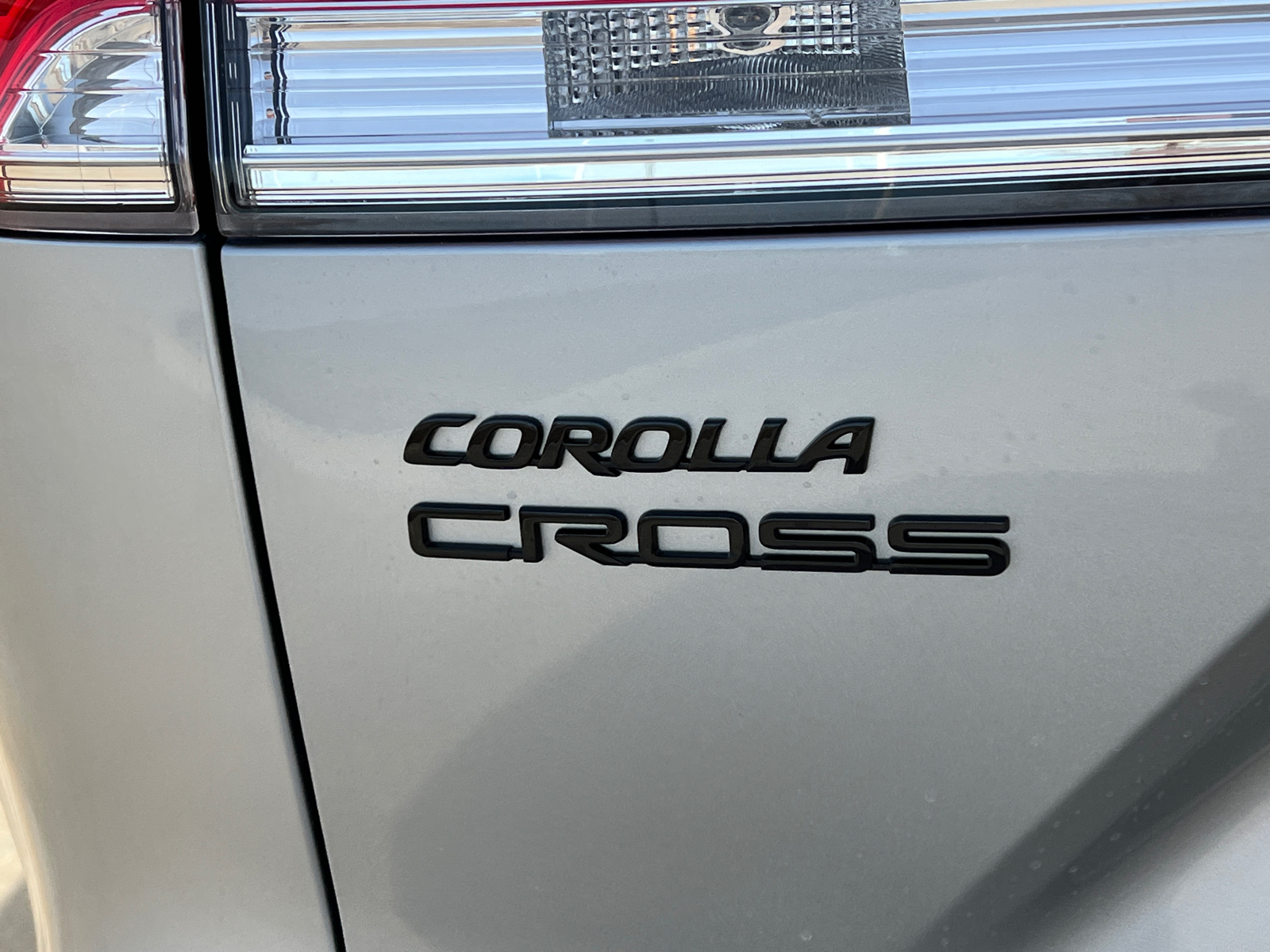 2024 Toyota Corolla Cross Hybrid SE 8