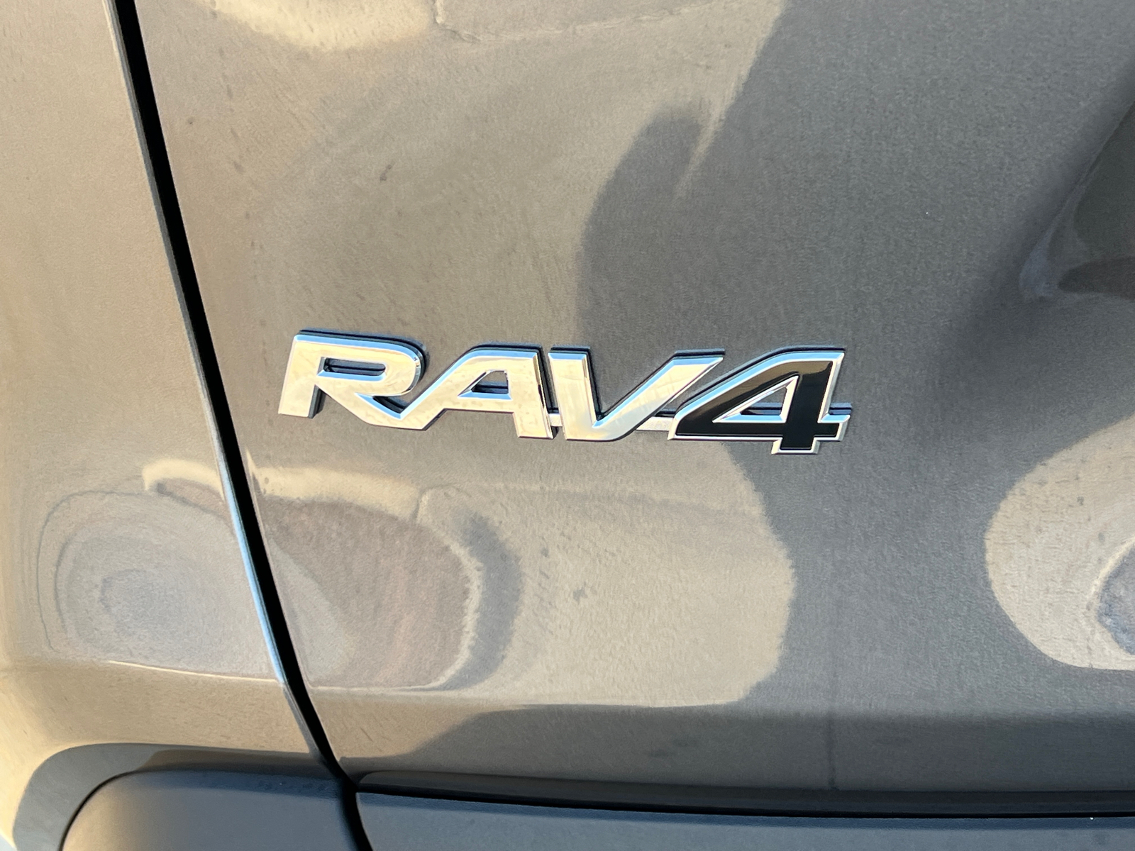 2025 Toyota RAV4 Hybrid XLE Premium 8