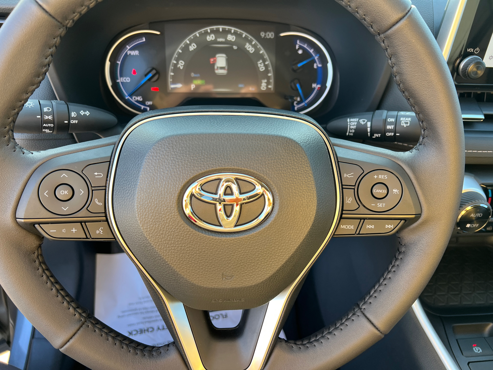 2025 Toyota RAV4 Hybrid XLE Premium 31