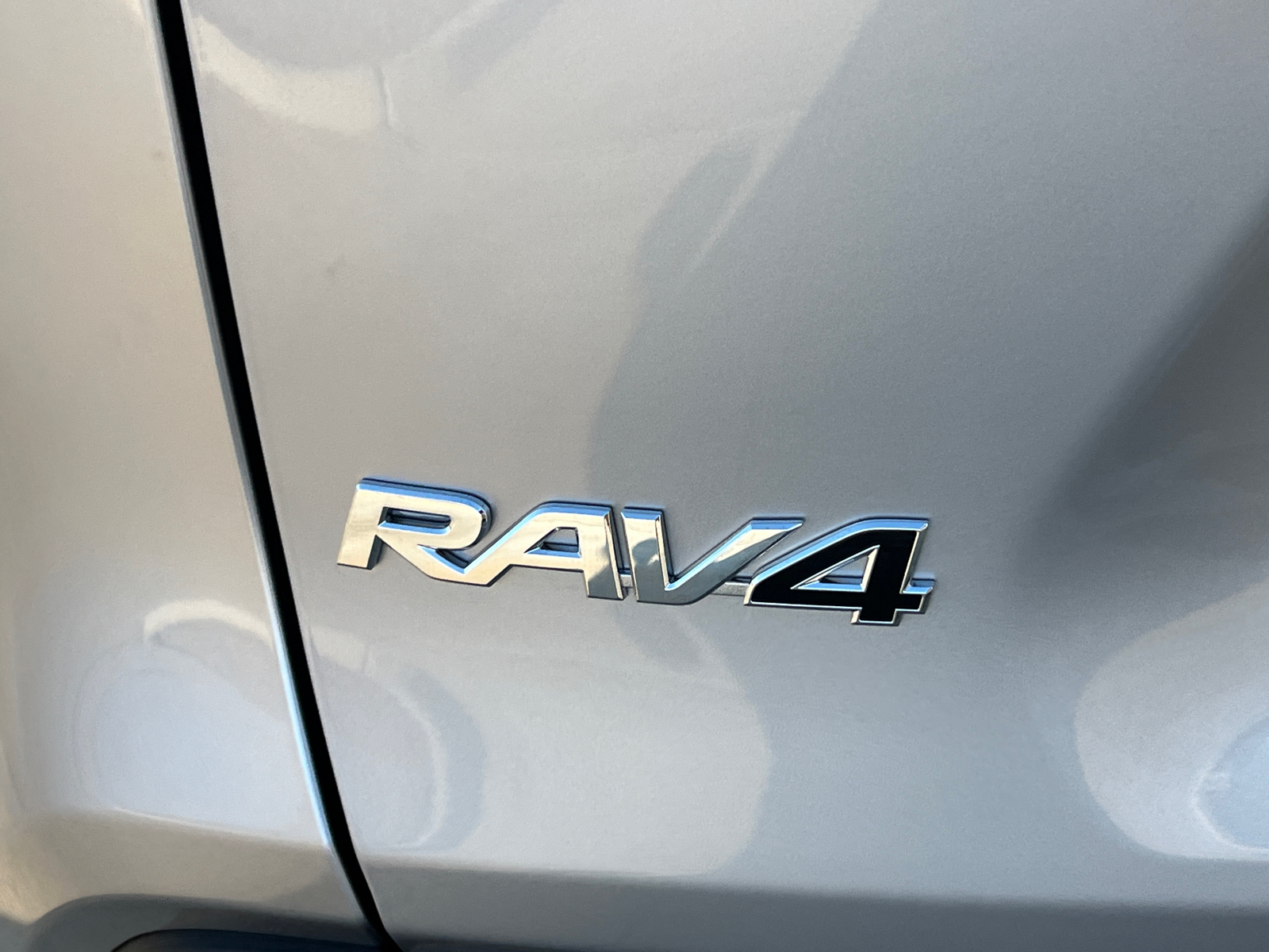 2025 Toyota RAV4 Hybrid XLE Premium 8