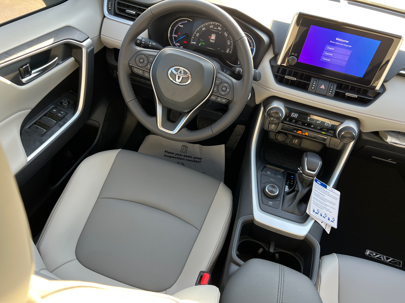 2025 Toyota RAV4 Hybrid XLE Premium 14