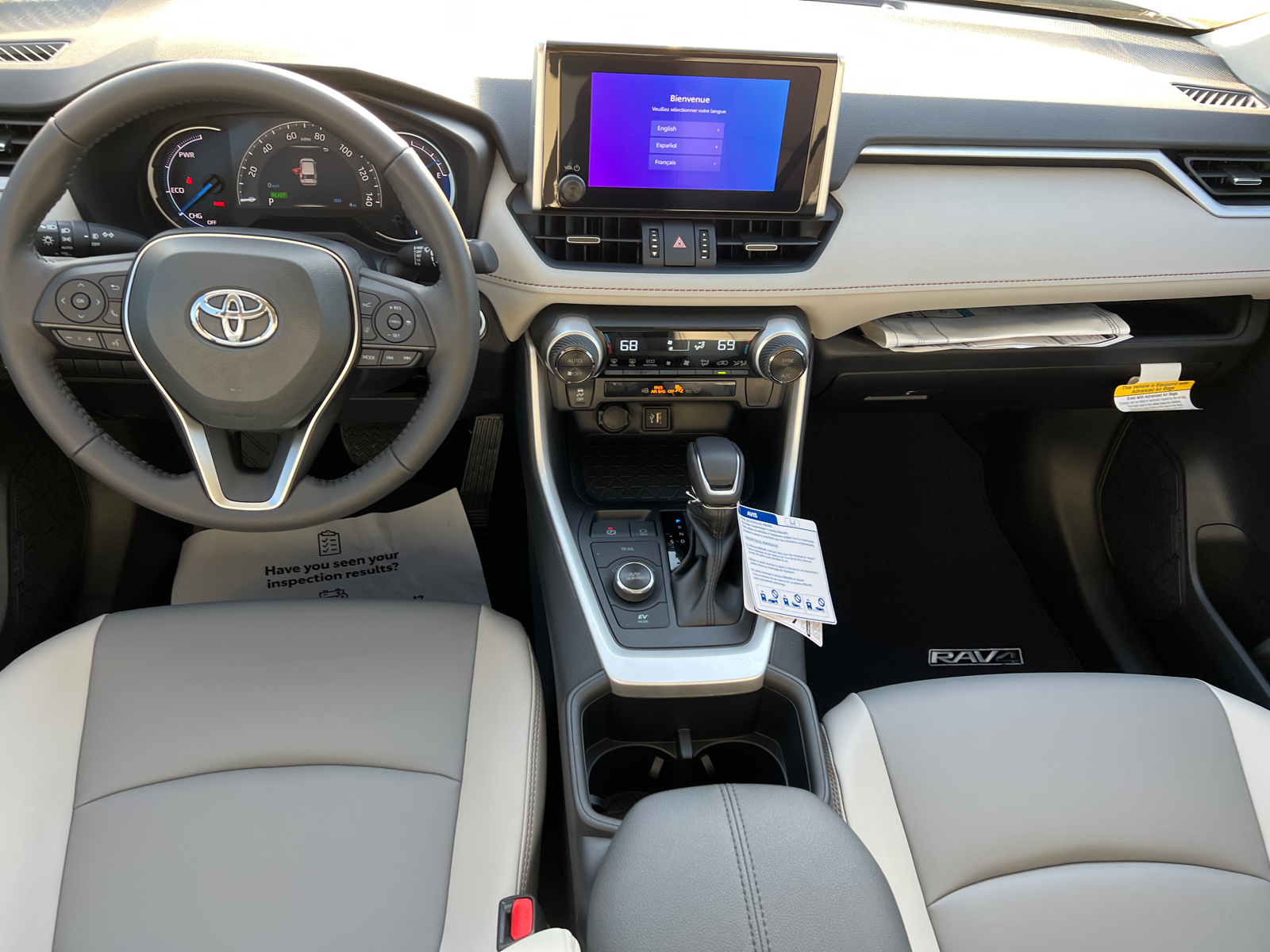 2025 Toyota RAV4 Hybrid XLE Premium 15