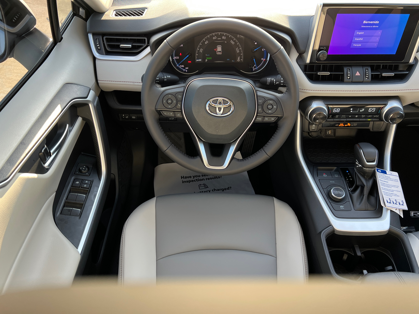 2025 Toyota RAV4 Hybrid XLE Premium 17