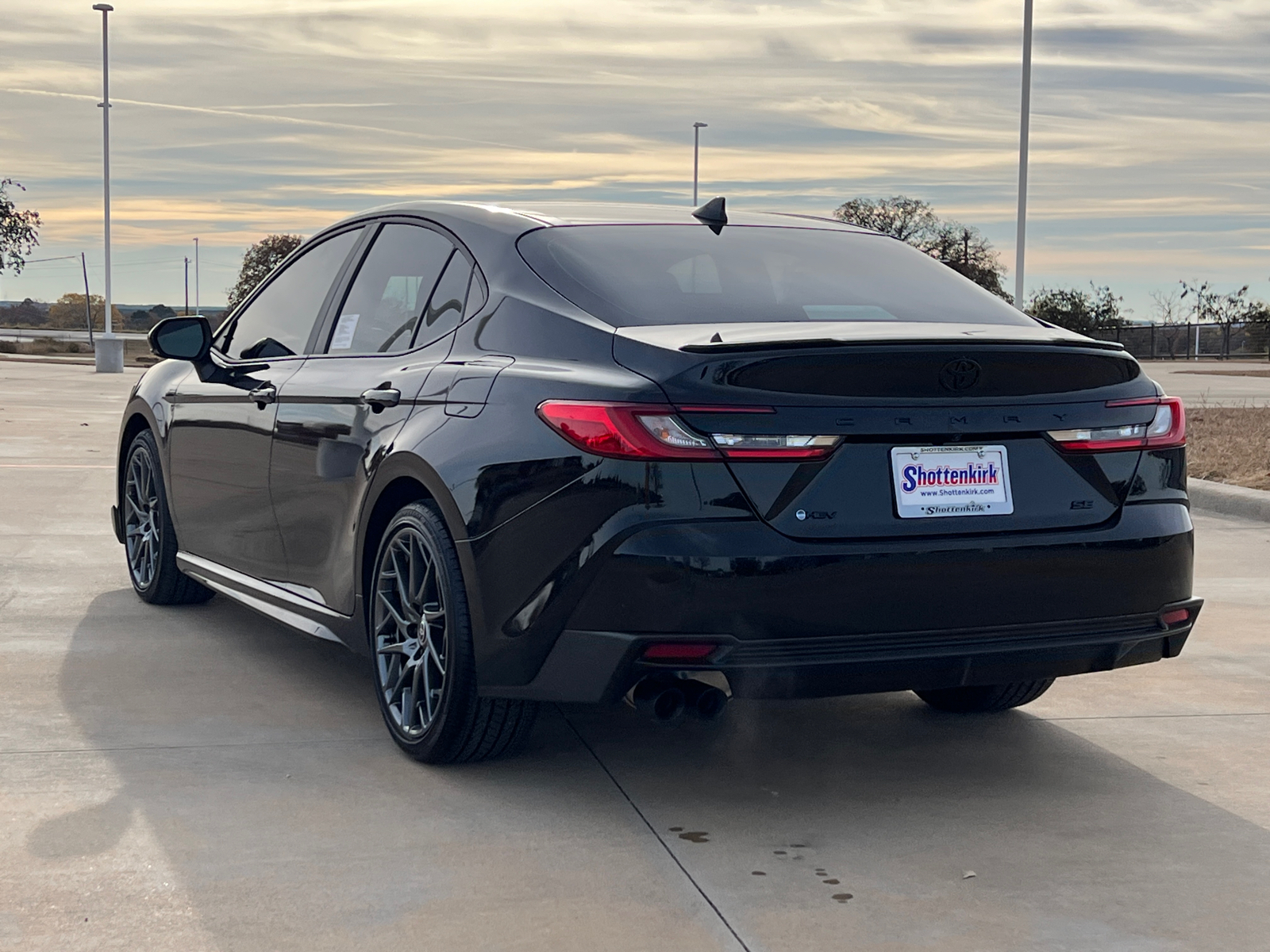 2025 Toyota Camry SE 4