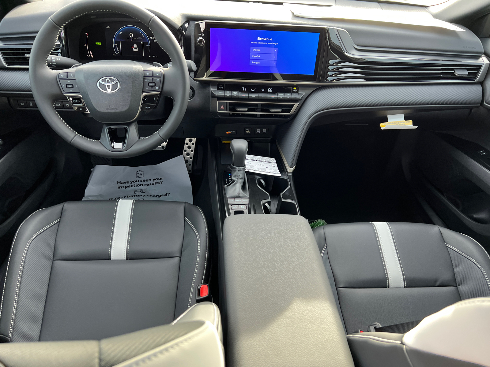 2025 Toyota Camry SE 13