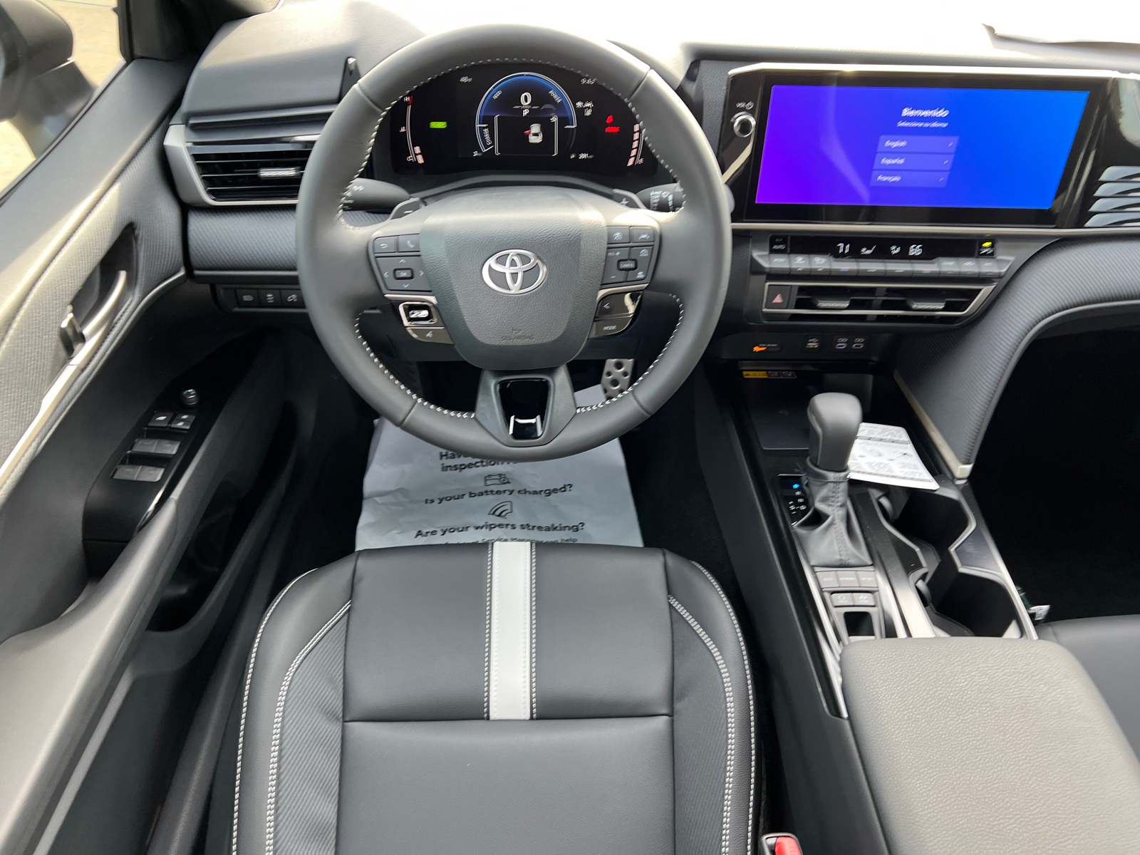 2025 Toyota Camry SE 17