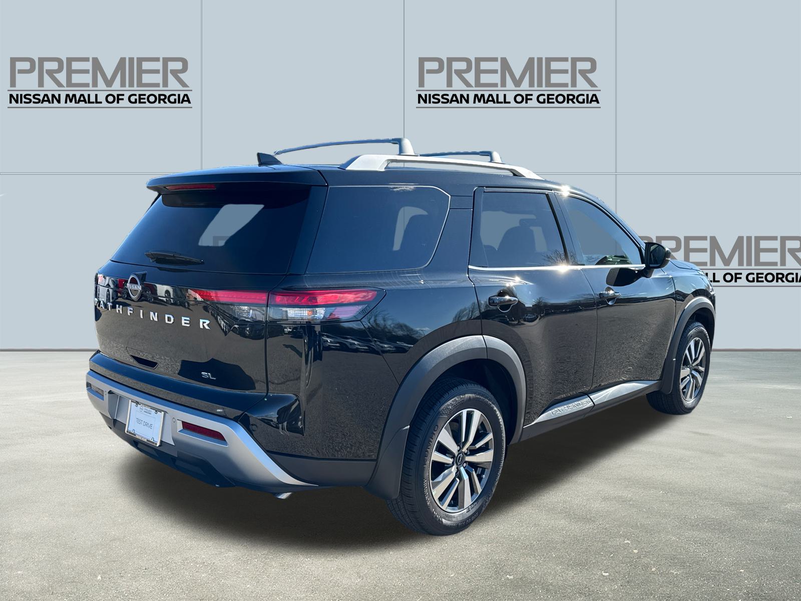 2025 Nissan Pathfinder SL 5