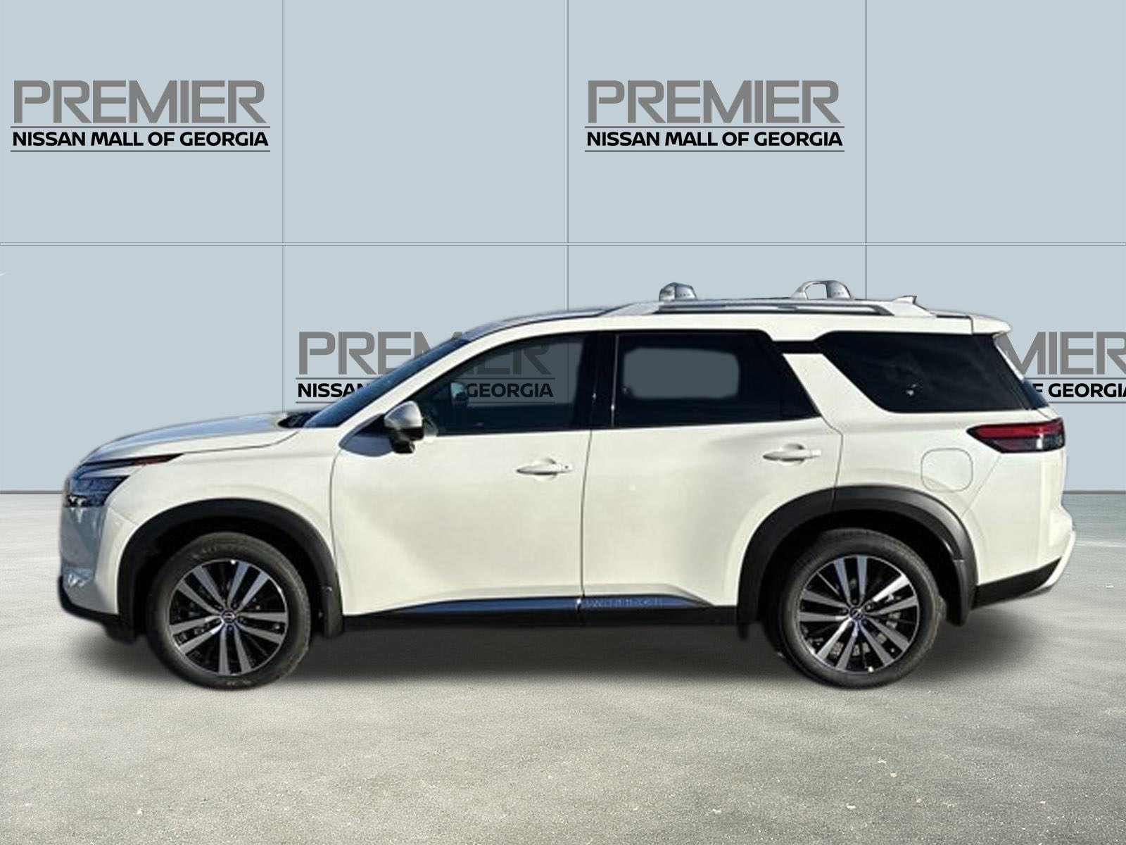 2024 Nissan Pathfinder Platinum 2