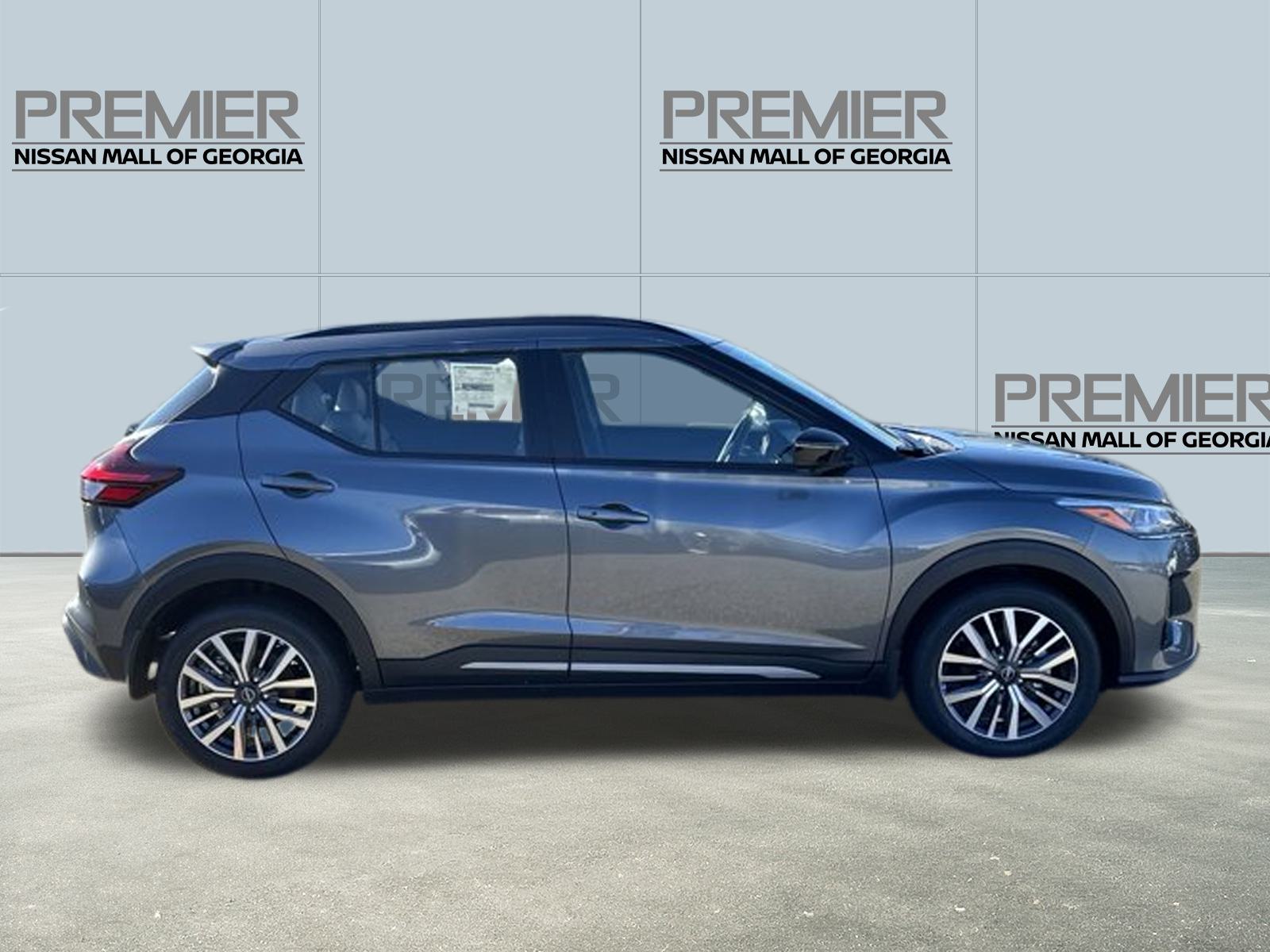 2024 Nissan Kicks SR 8