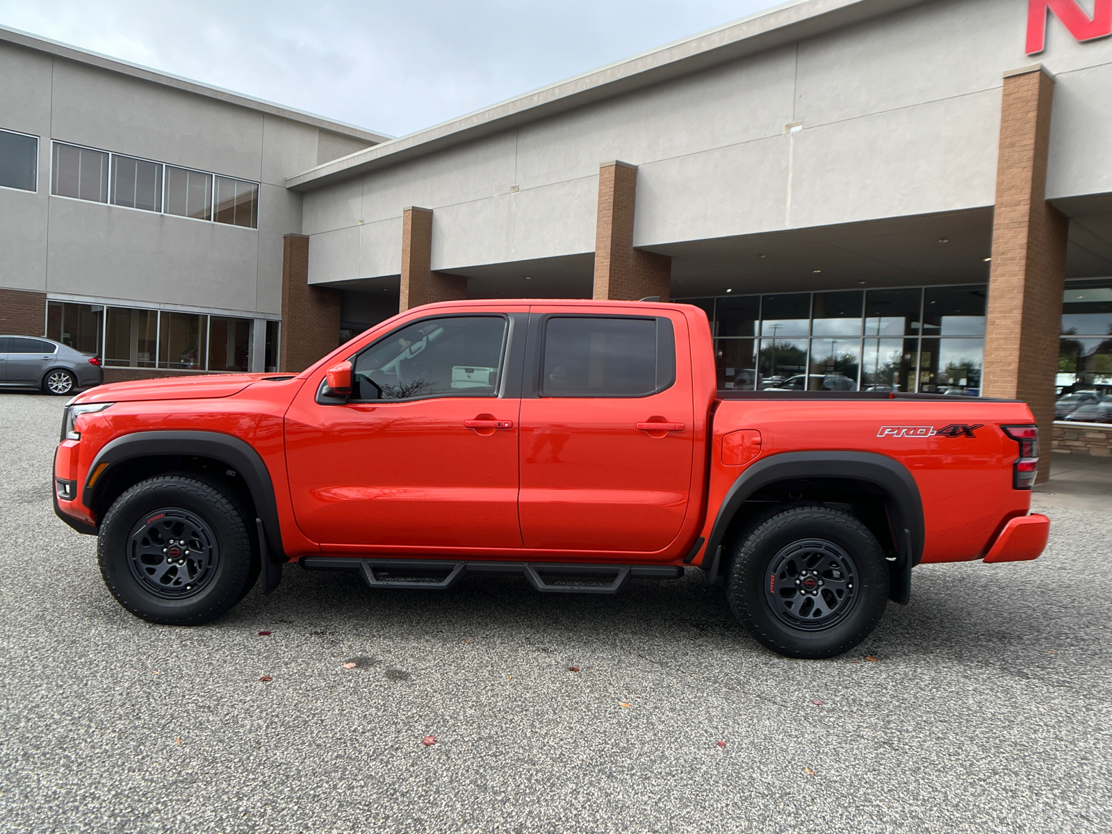 2025 Nissan Frontier PRO-4X 9