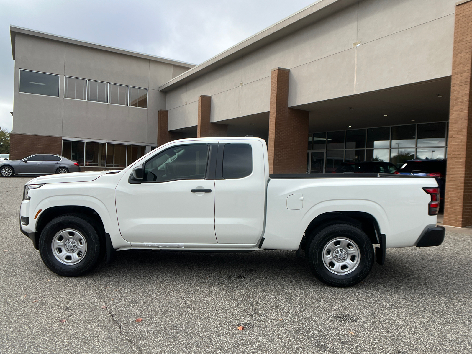 2025 Nissan Frontier S 9