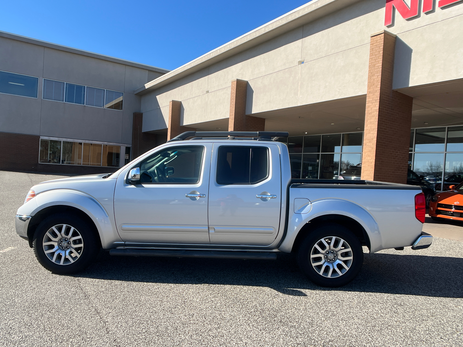 2010 Nissan Frontier LE 9