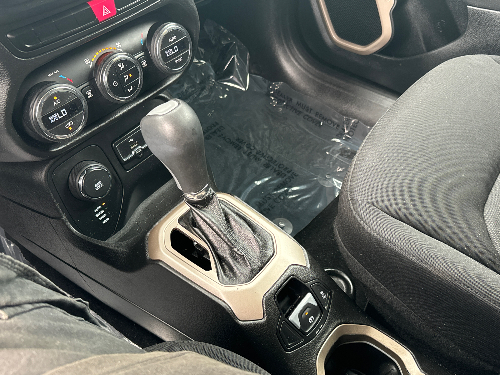 2015 Jeep Renegade Latitude 29