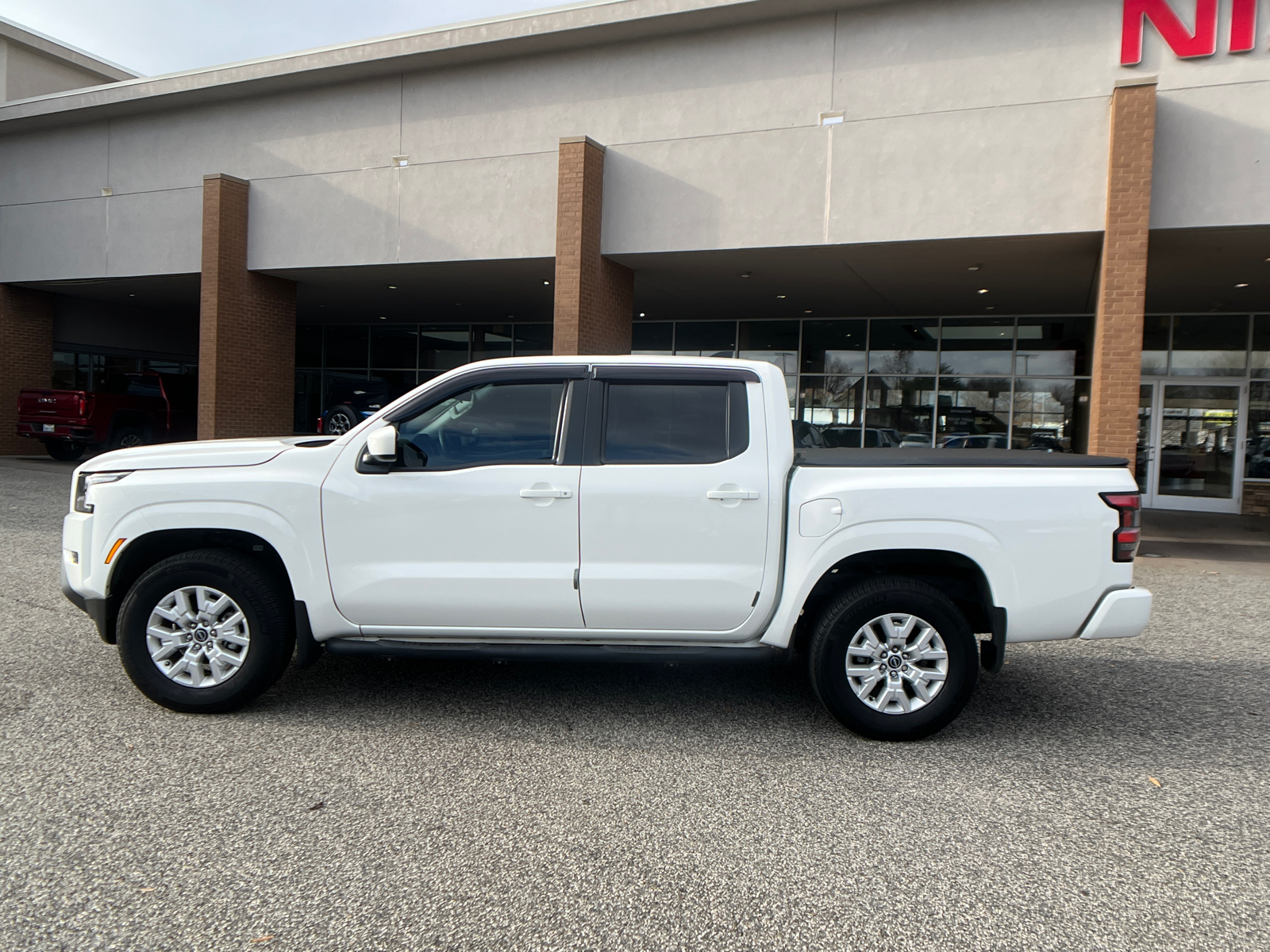 2023 Nissan Frontier SV 9