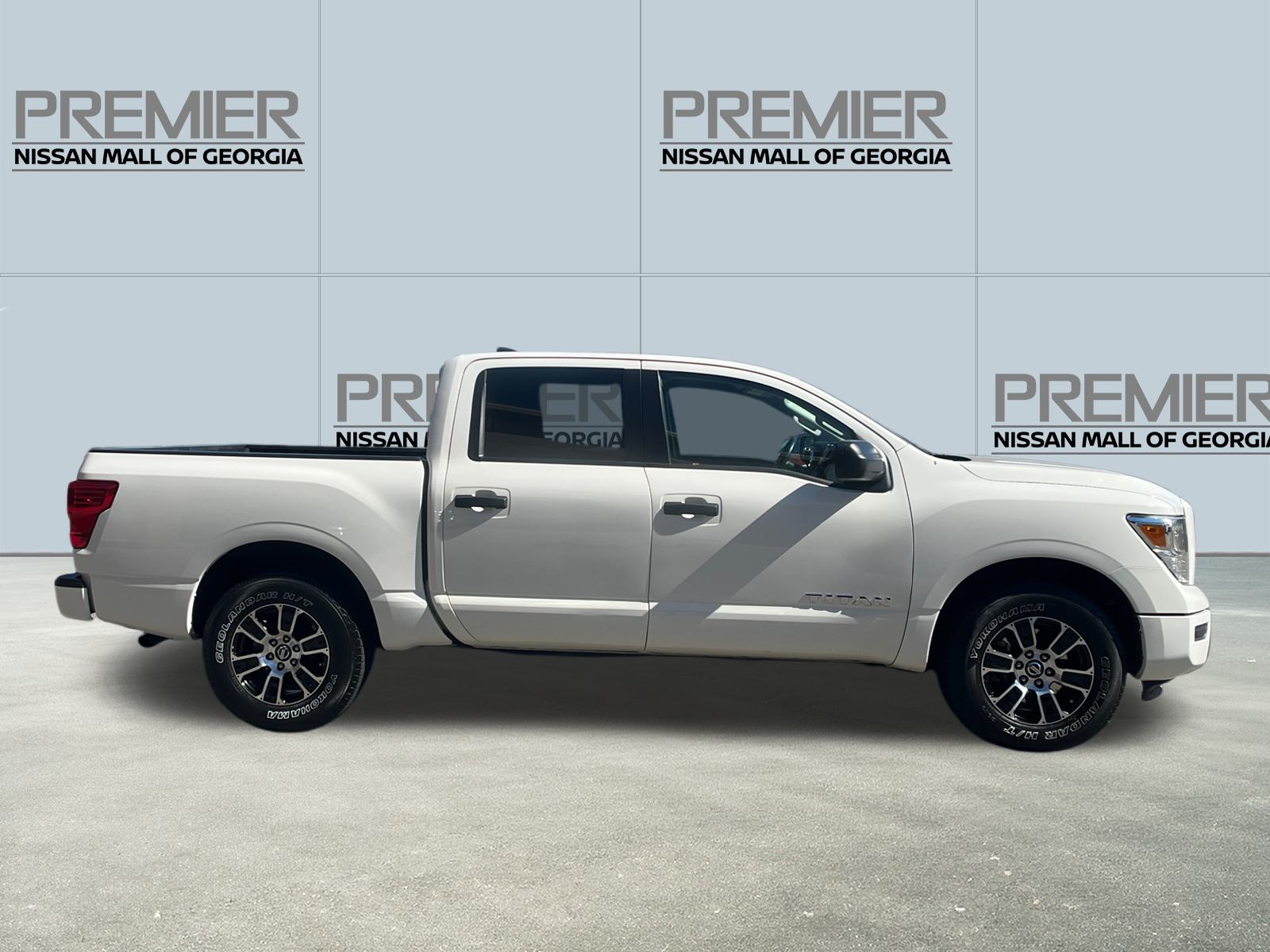 2022 Nissan Titan SV 4