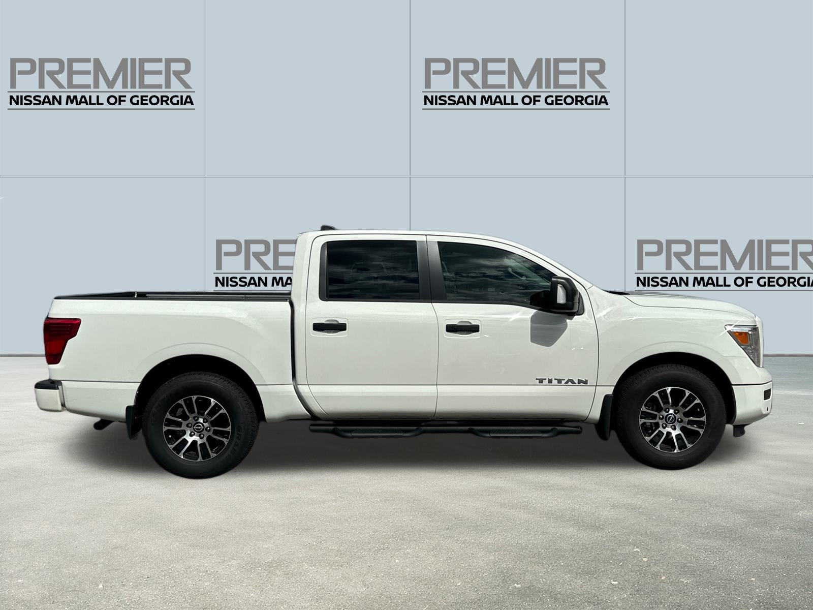 2024 Nissan Titan SV 4