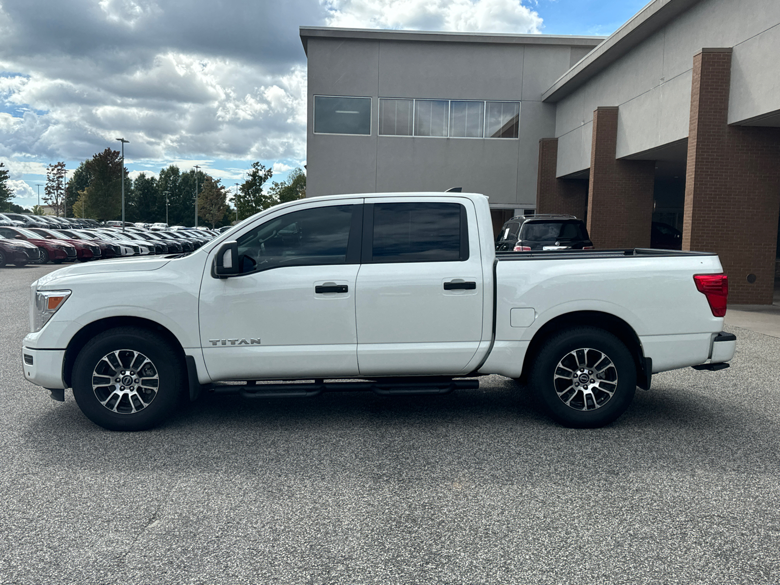 2024 Nissan Titan SV 9