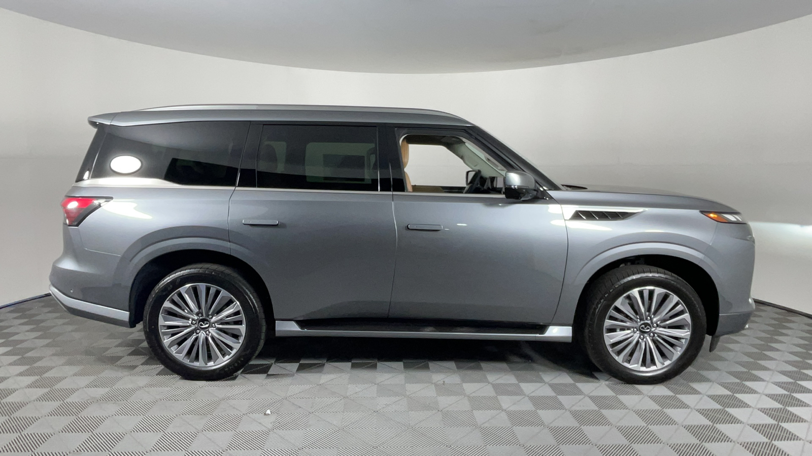 2025 INFINITI QX80 Sensory 3