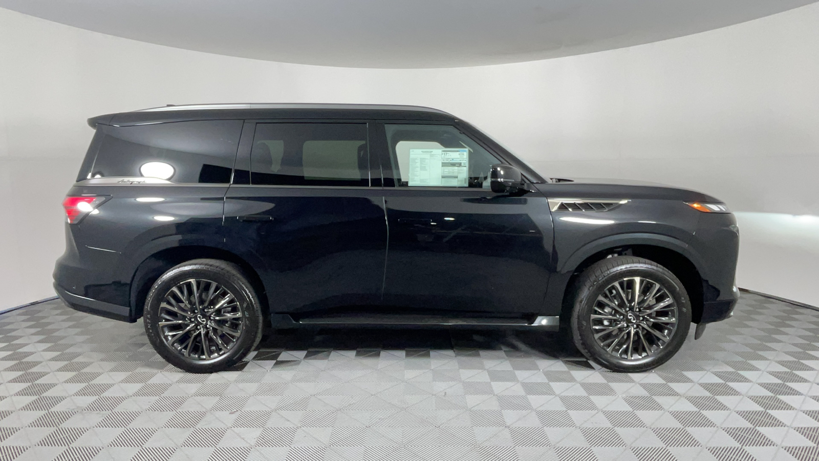 2025 INFINITI QX80  3