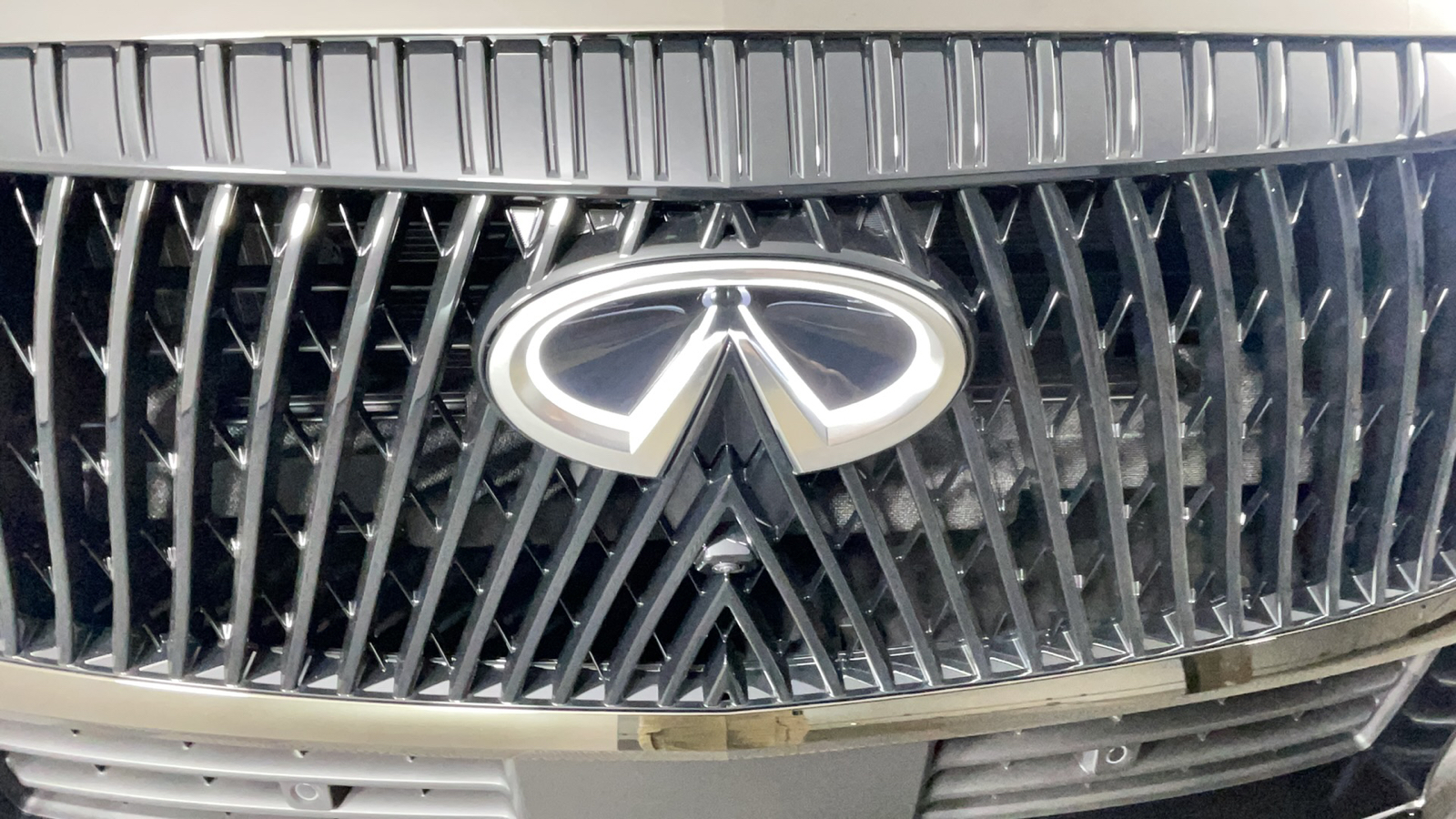 2025 INFINITI QX80  10