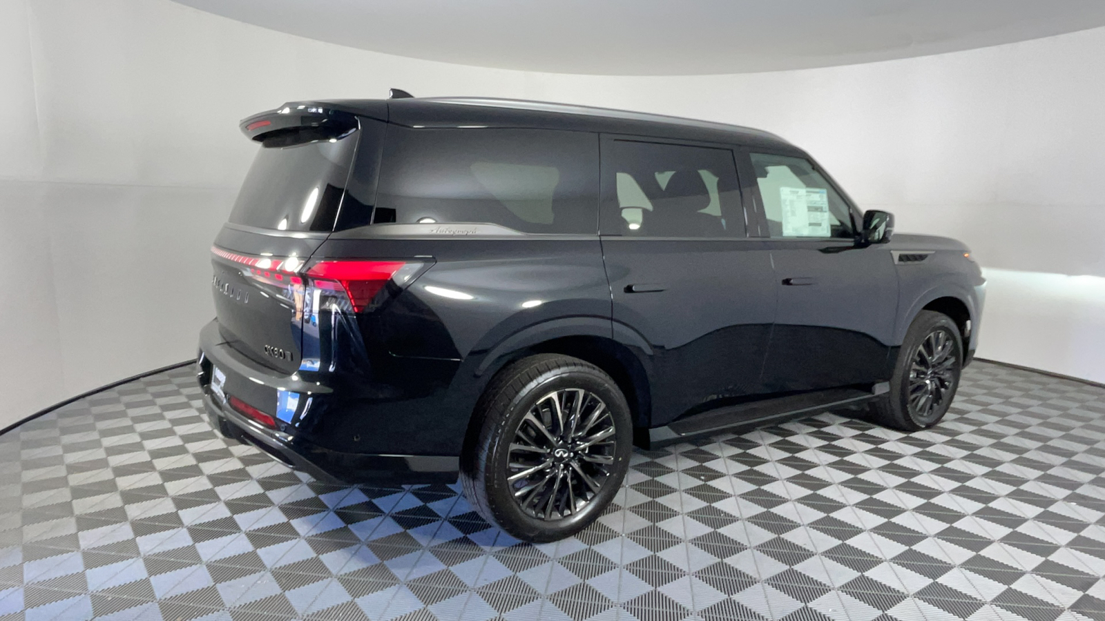 2025 INFINITI QX80  4