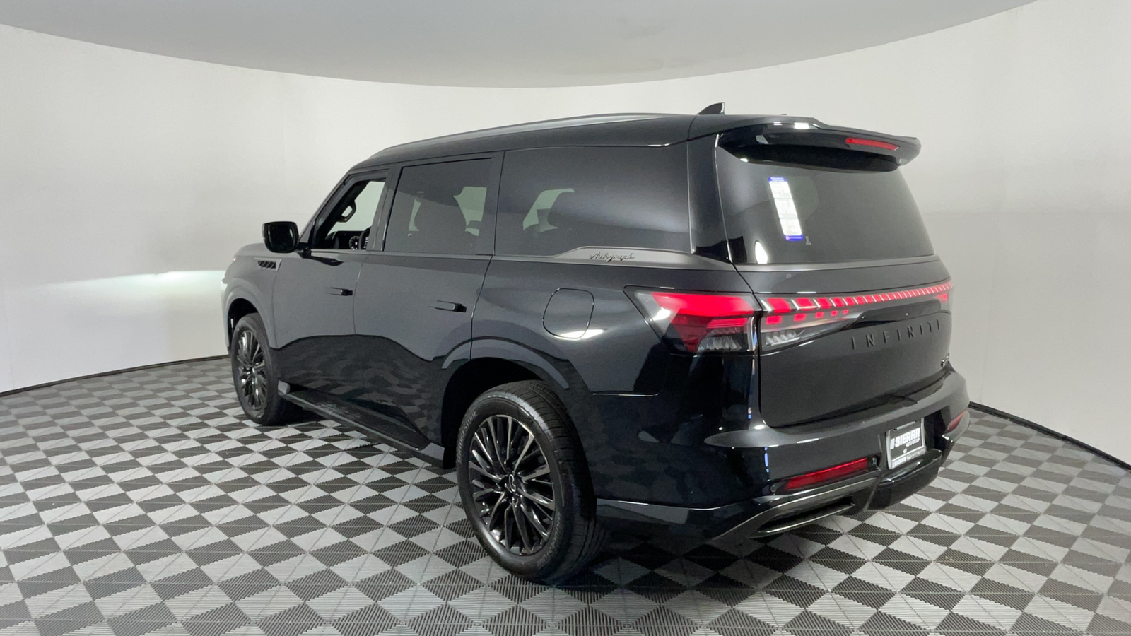 2025 INFINITI QX80  6