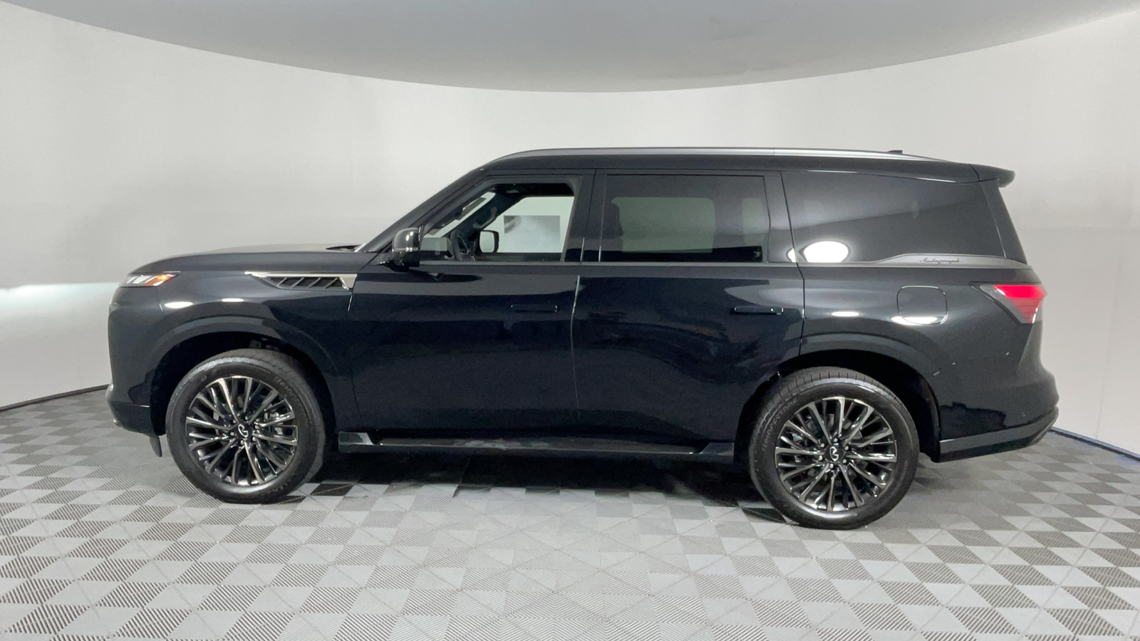 2025 INFINITI QX80  7