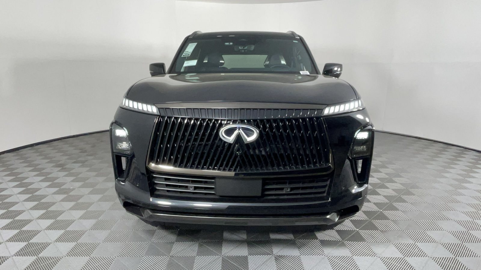 2025 INFINITI QX80  9