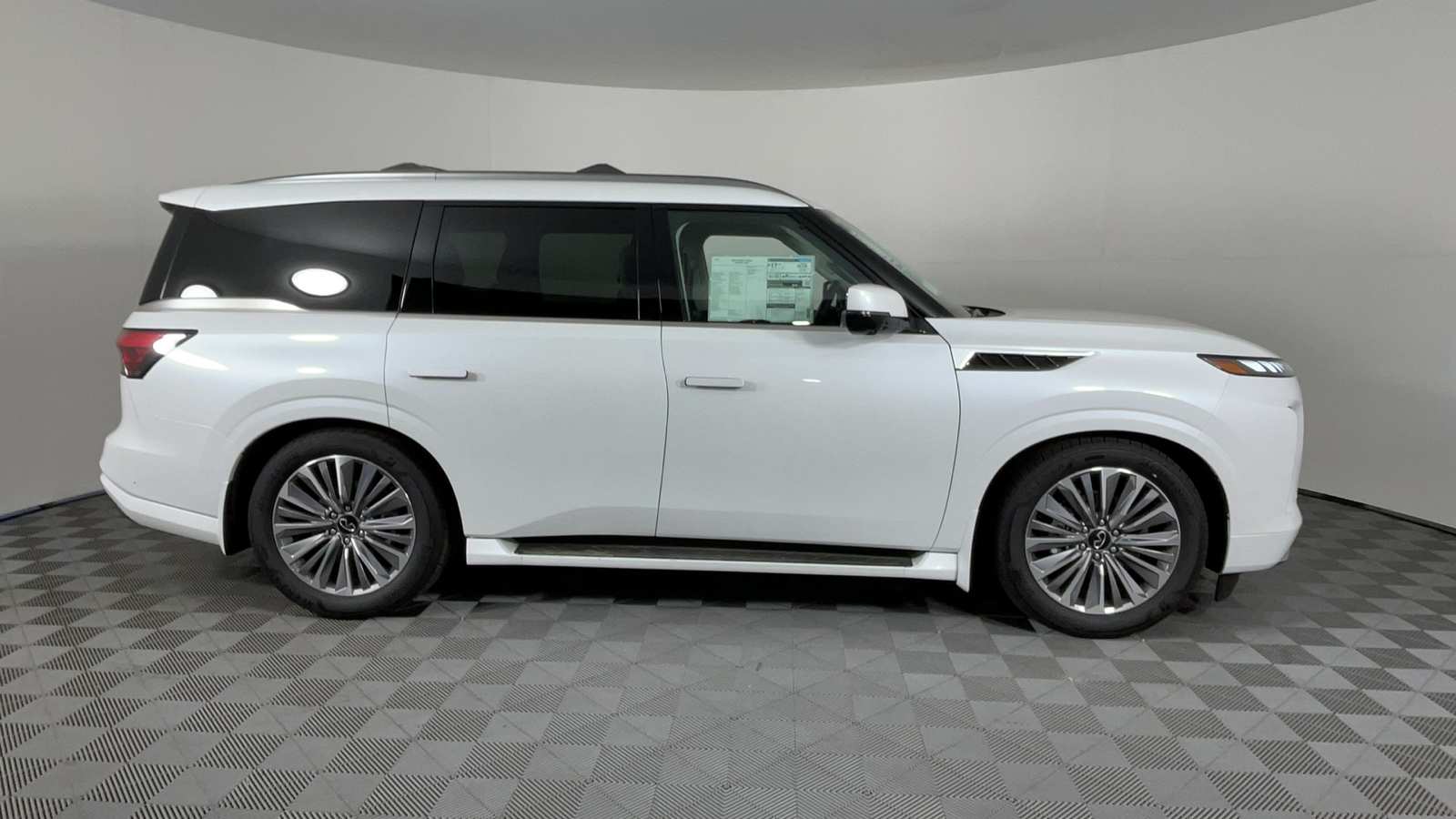 2025 INFINITI QX80 Sensory 3