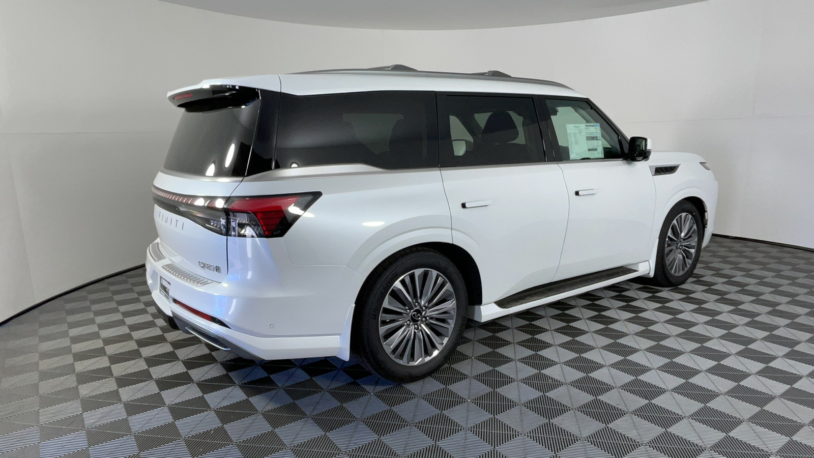 2025 INFINITI QX80 Sensory 4