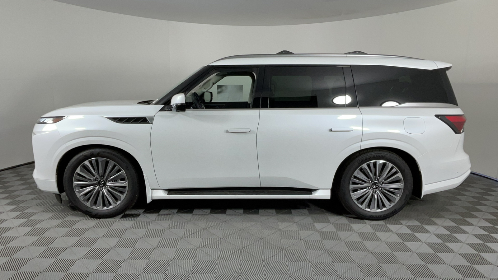 2025 INFINITI QX80 Sensory 7