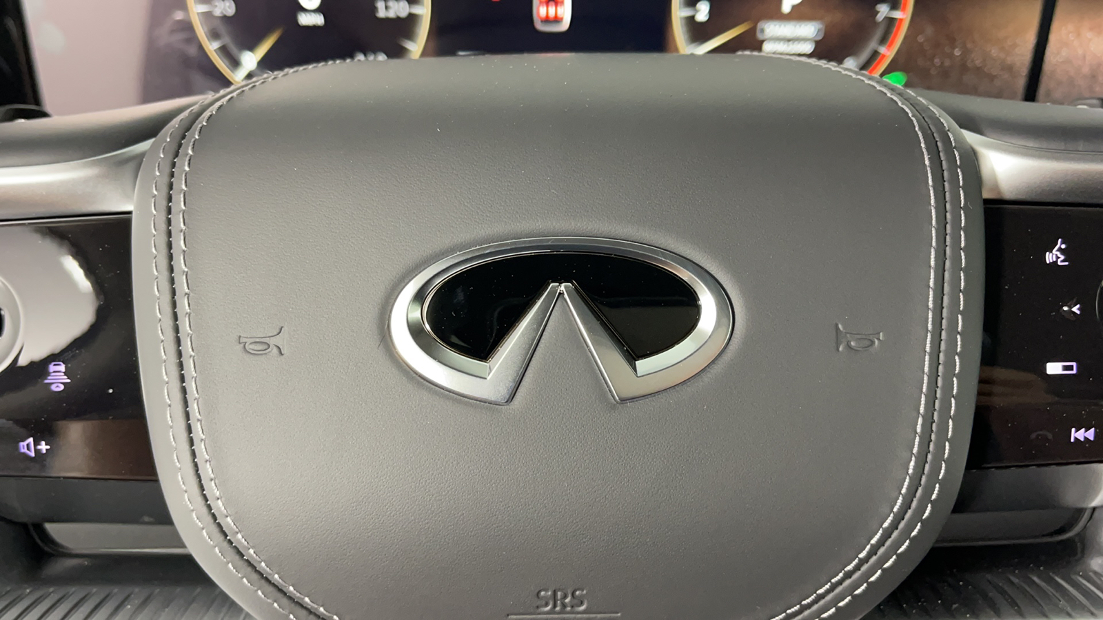 2025 INFINITI QX80 Sensory 25