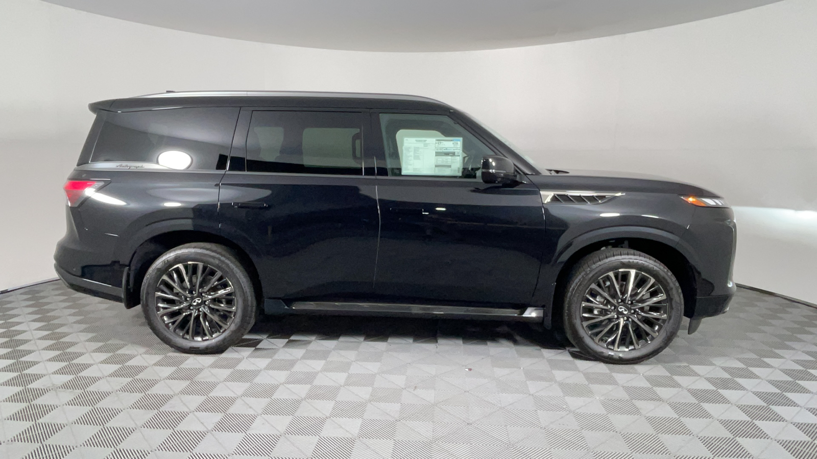 2025 INFINITI QX80  3