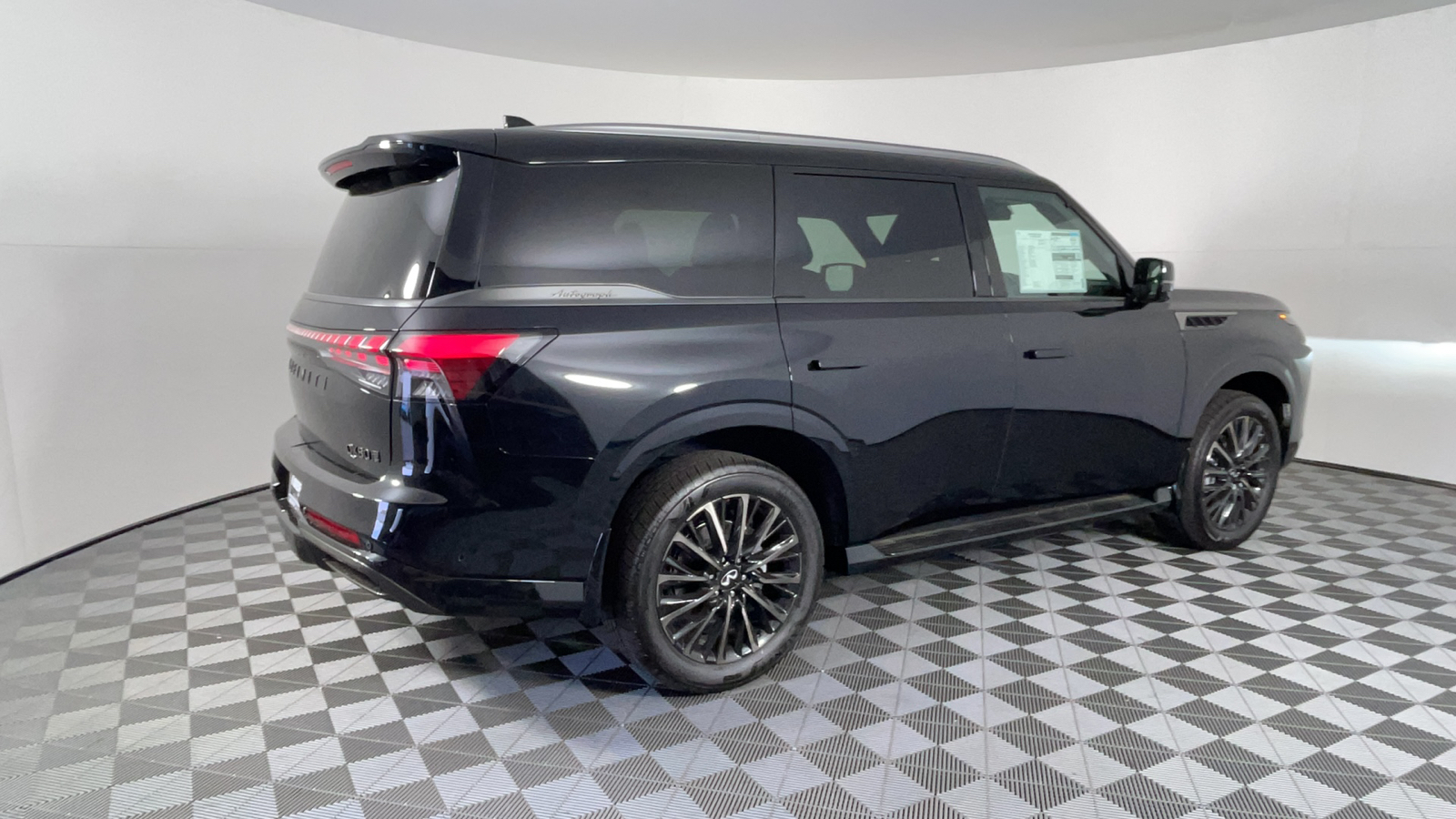 2025 INFINITI QX80  4